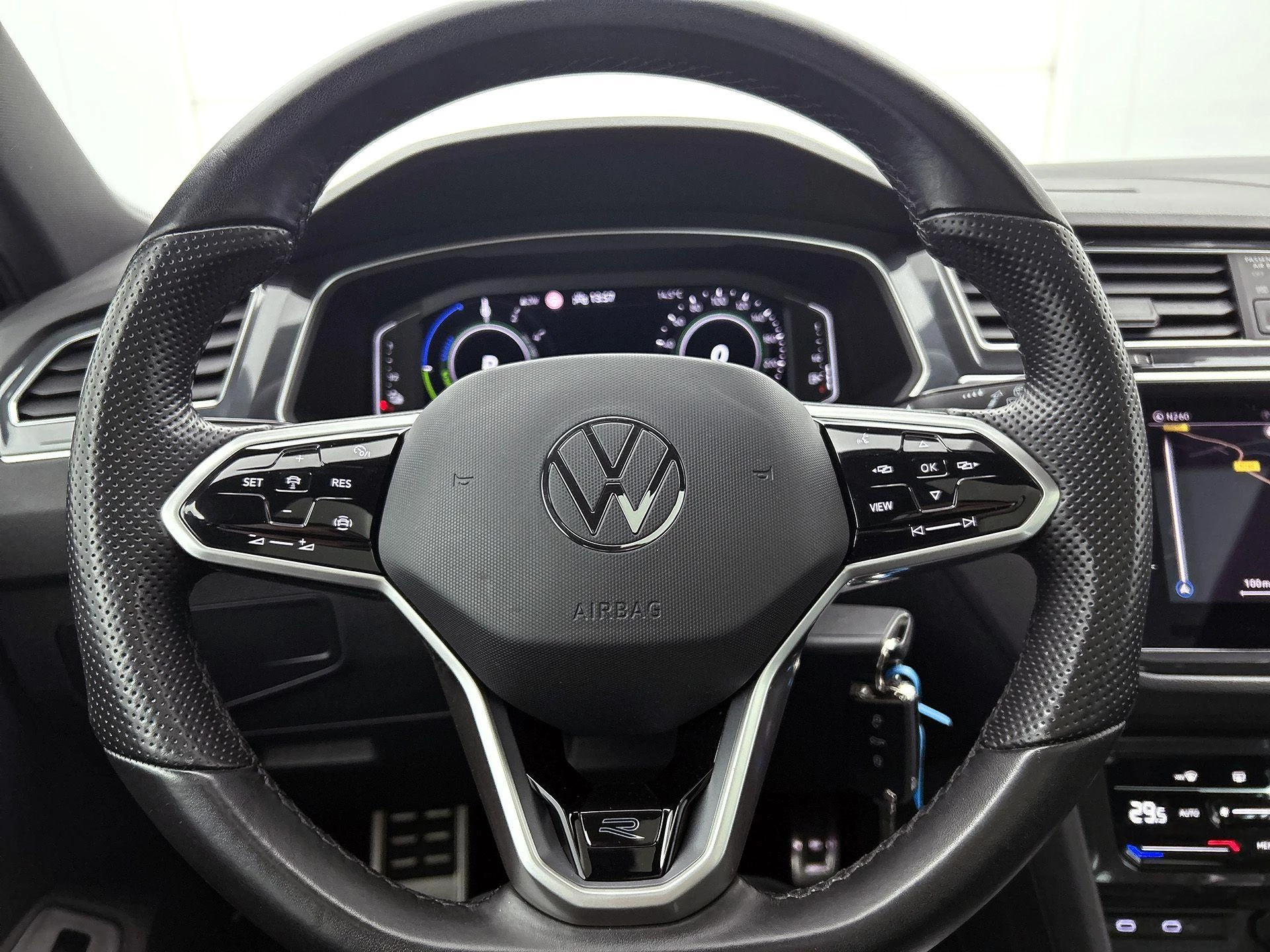 Volkswagen-Tiguan-image-29