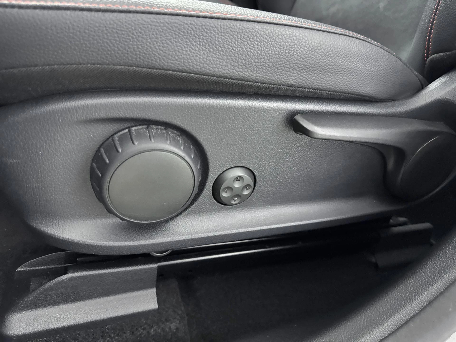 Mercedes-Benz-EQA-image-17