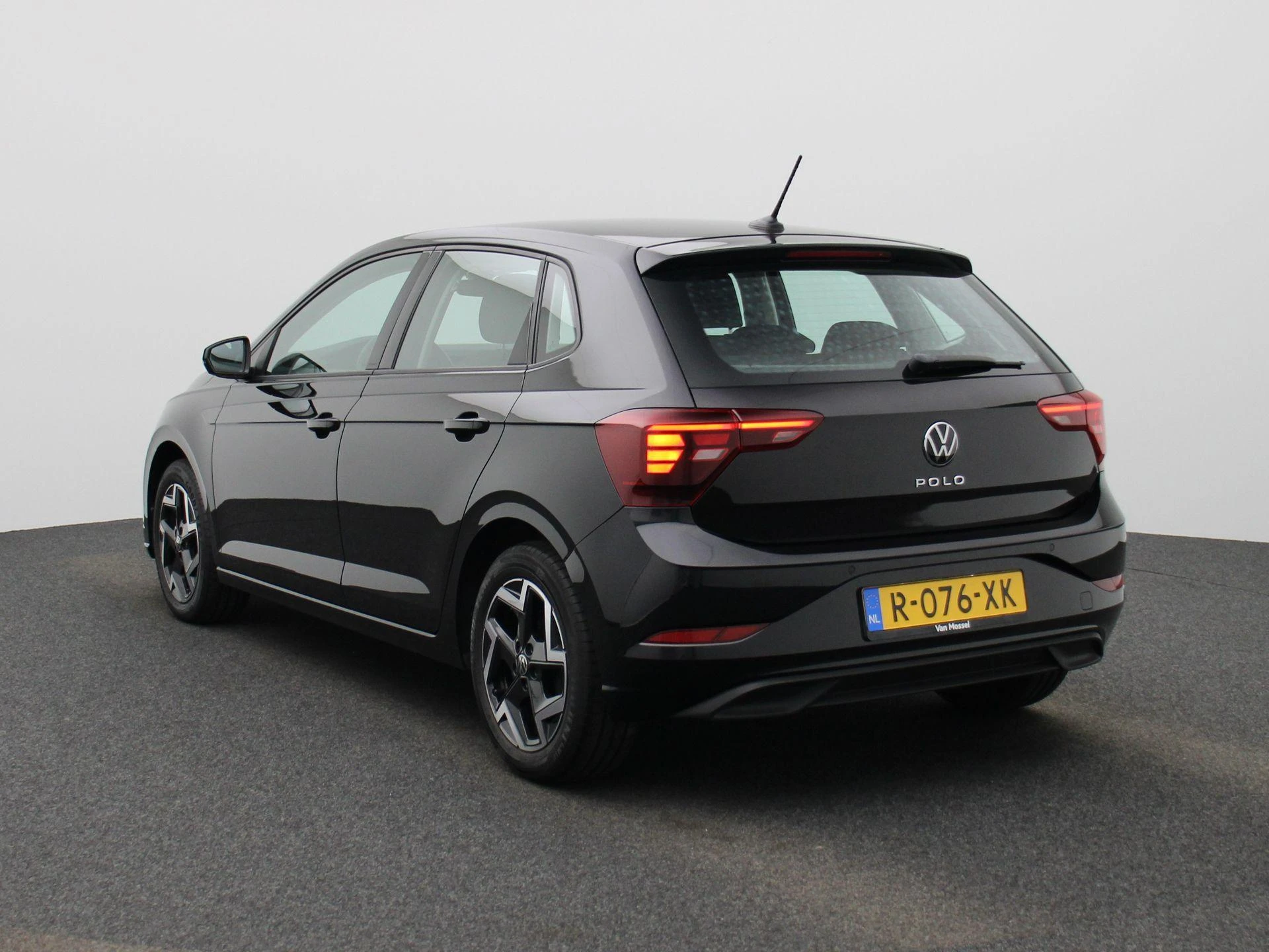 Volkswagen-Polo-image-1
