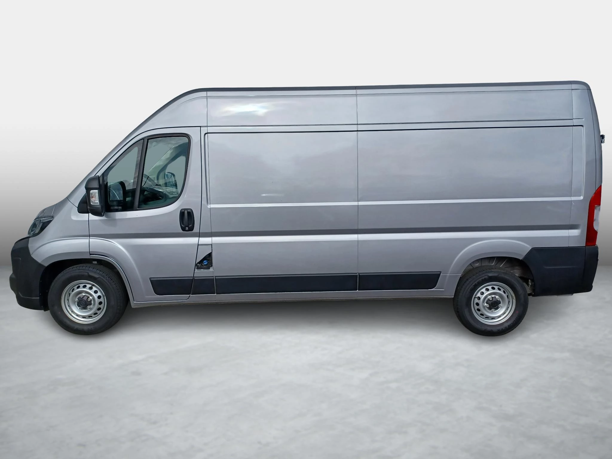 Peugeot Boxer 2.2 BlueHDi S&S 140 435 L3H2 Auto