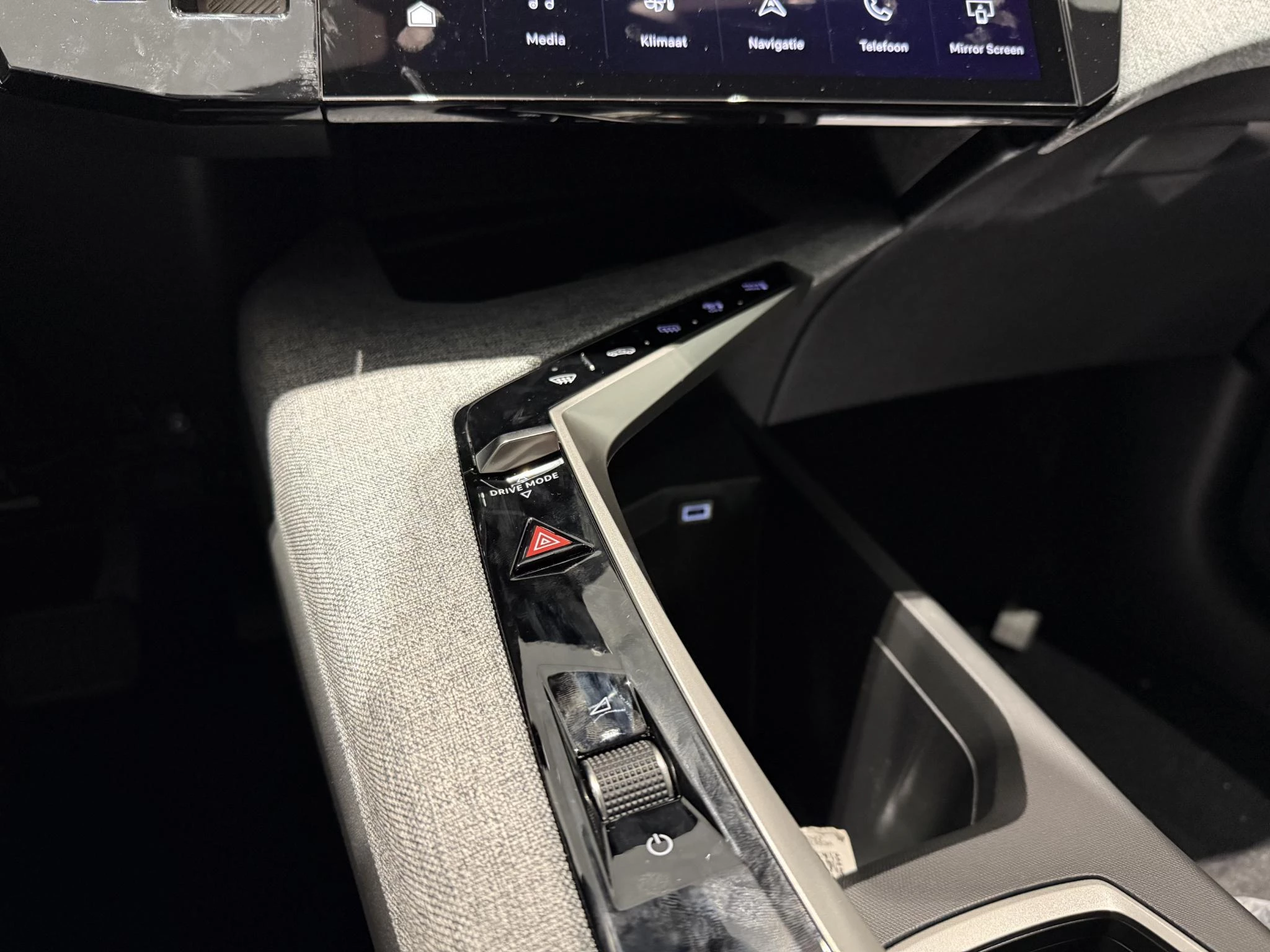 Peugeot 5008 Allure Plug-in HYbrid 195 e-DCS7