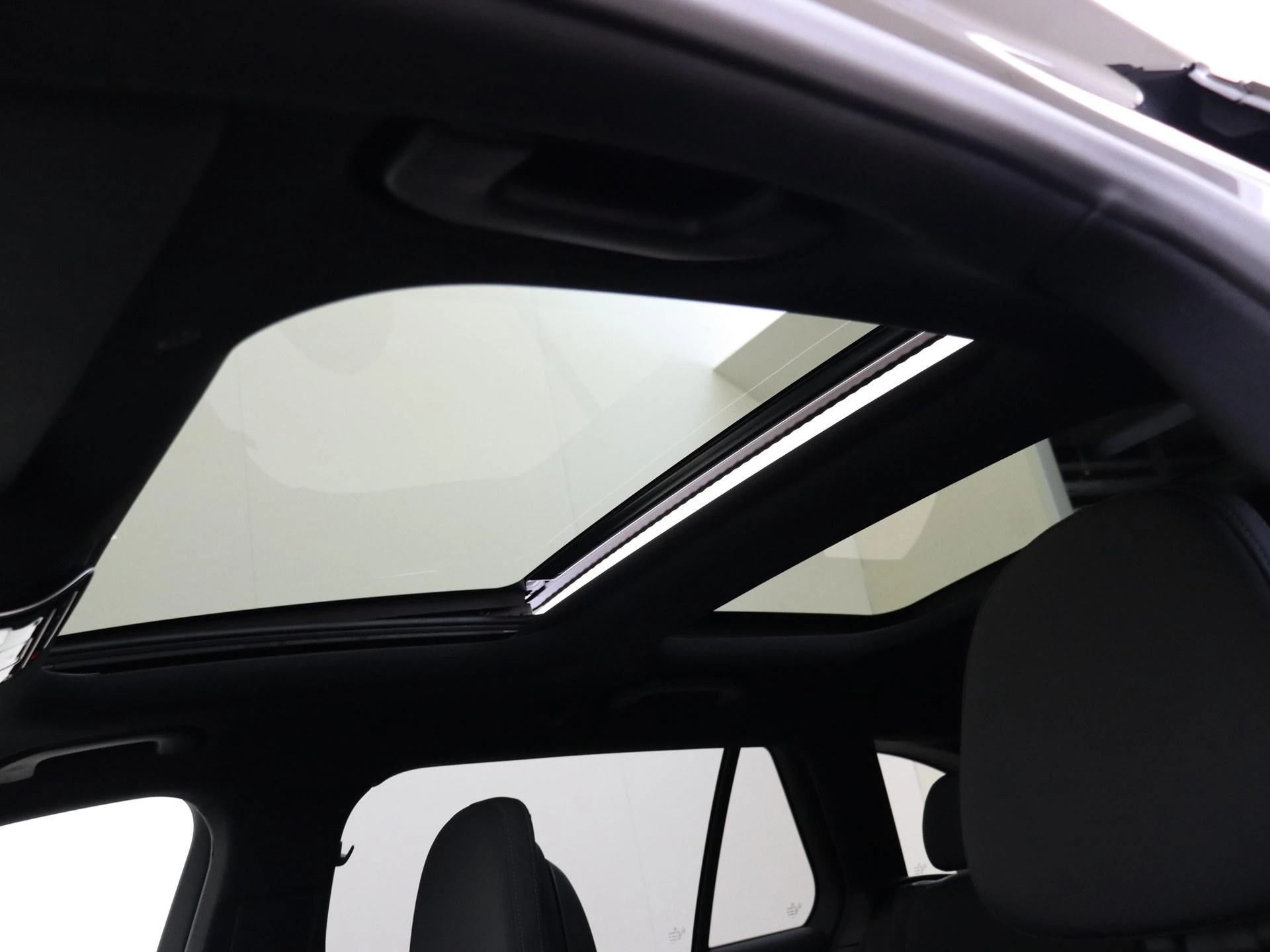 Mercedes-Benz-C-Klasse-image-24