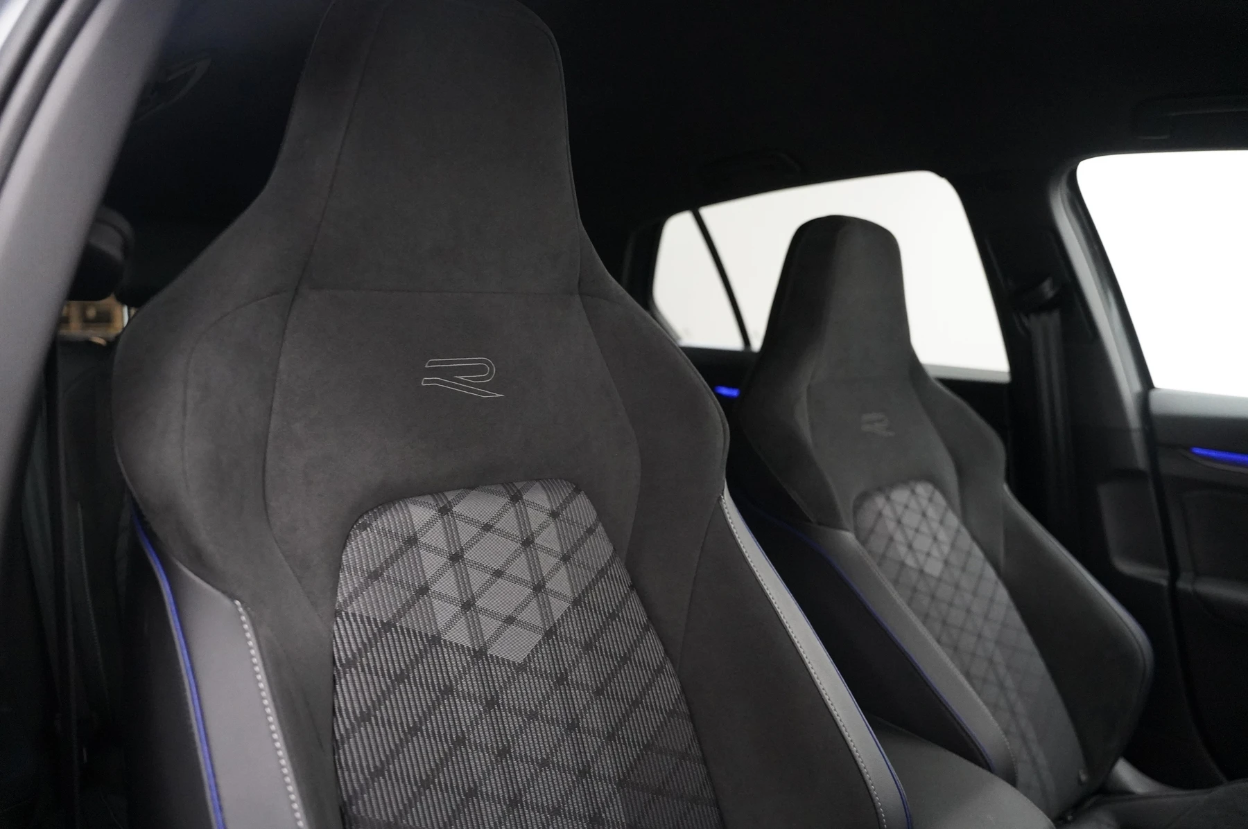 Volkswagen-Golf-image-9