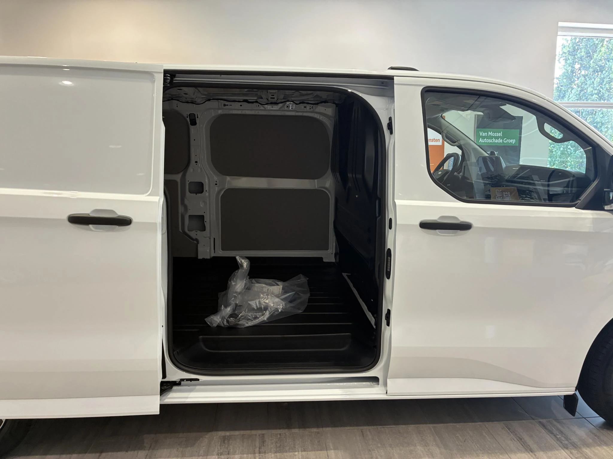 Ford E-Transit Cust. 340 L2H1 Trend 71 kWh