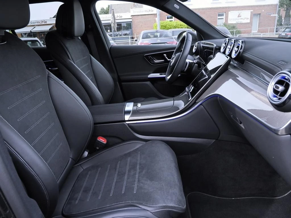 Mercedes-Benz-GLC 300 d-image-12