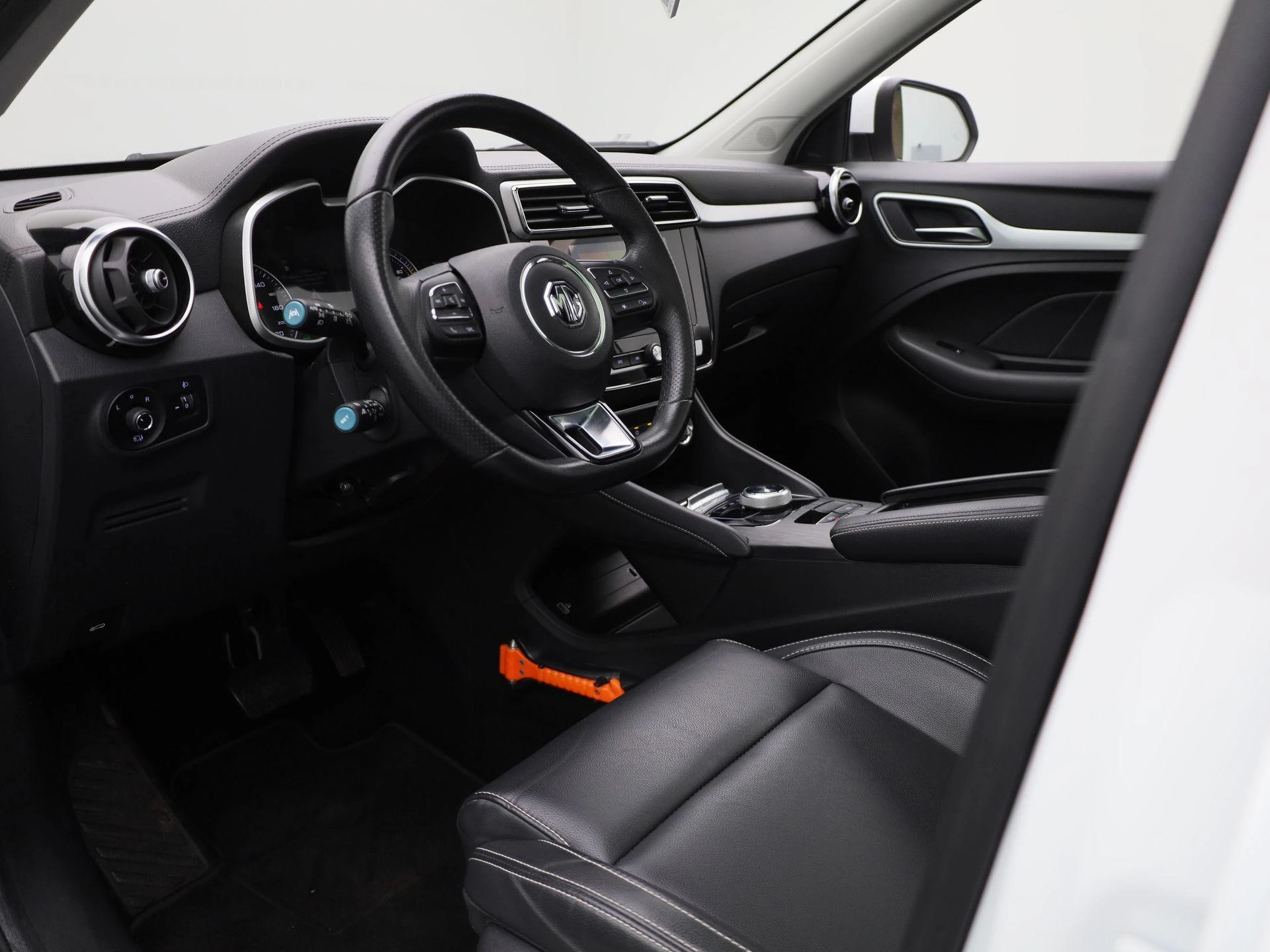 MG-ZS EV-image-15