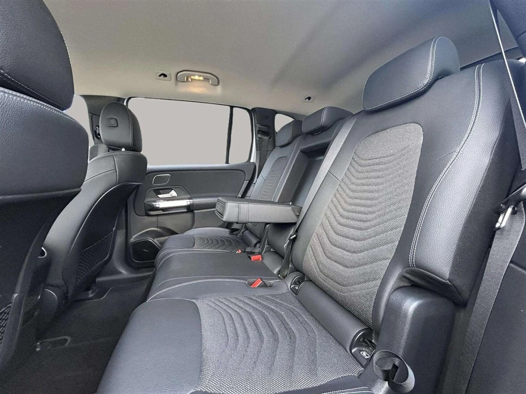Mercedes-Benz-EQB-image-20
