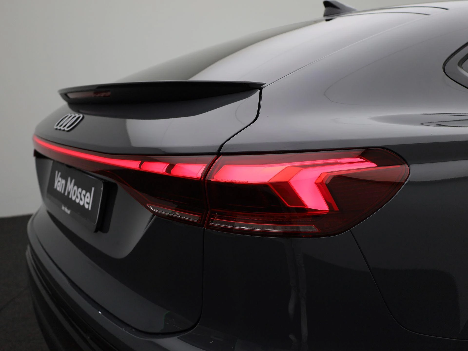 Audi-Q6 e-tron-image-38