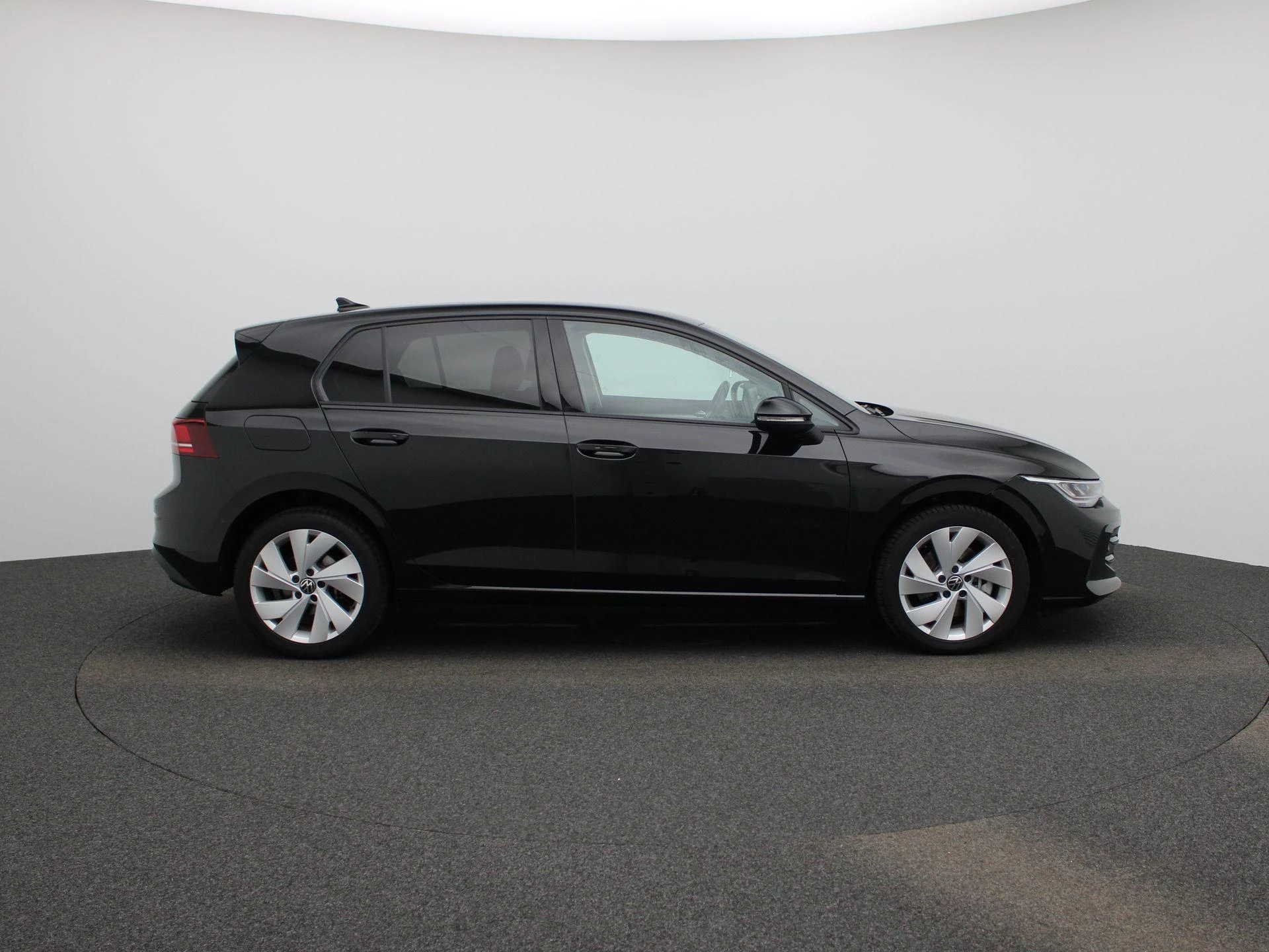 Volkswagen-Golf-image-5