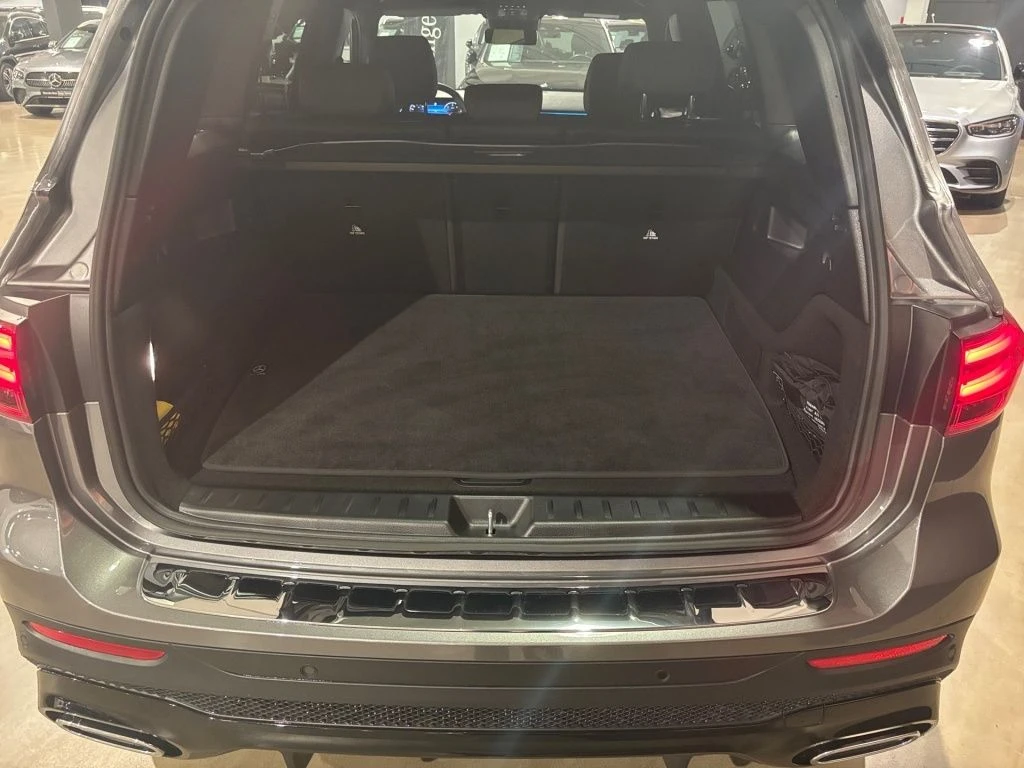 Mercedes-Benz-GLB 200 d-image-13