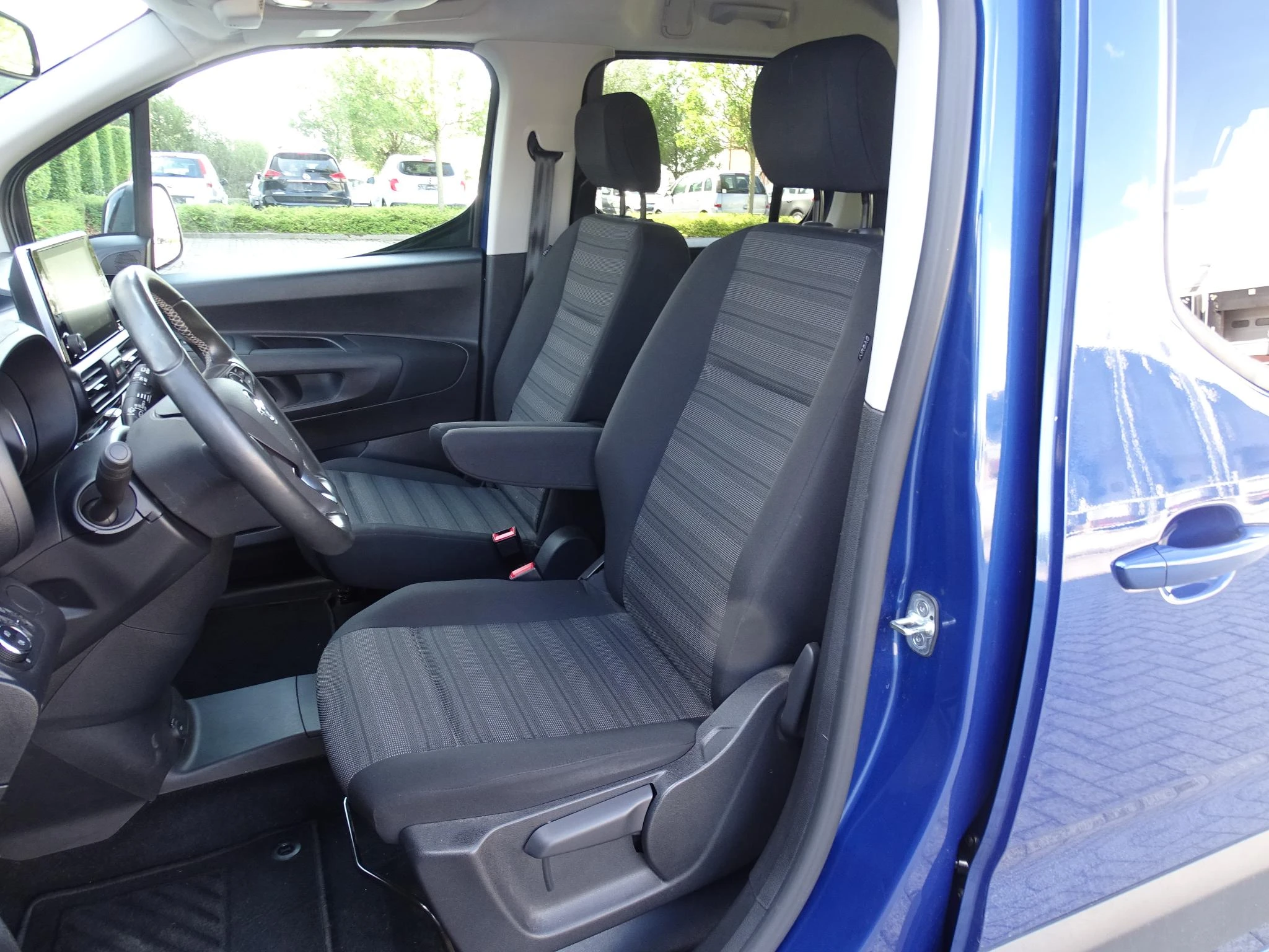 Opel-Combo-e Life-image-9
