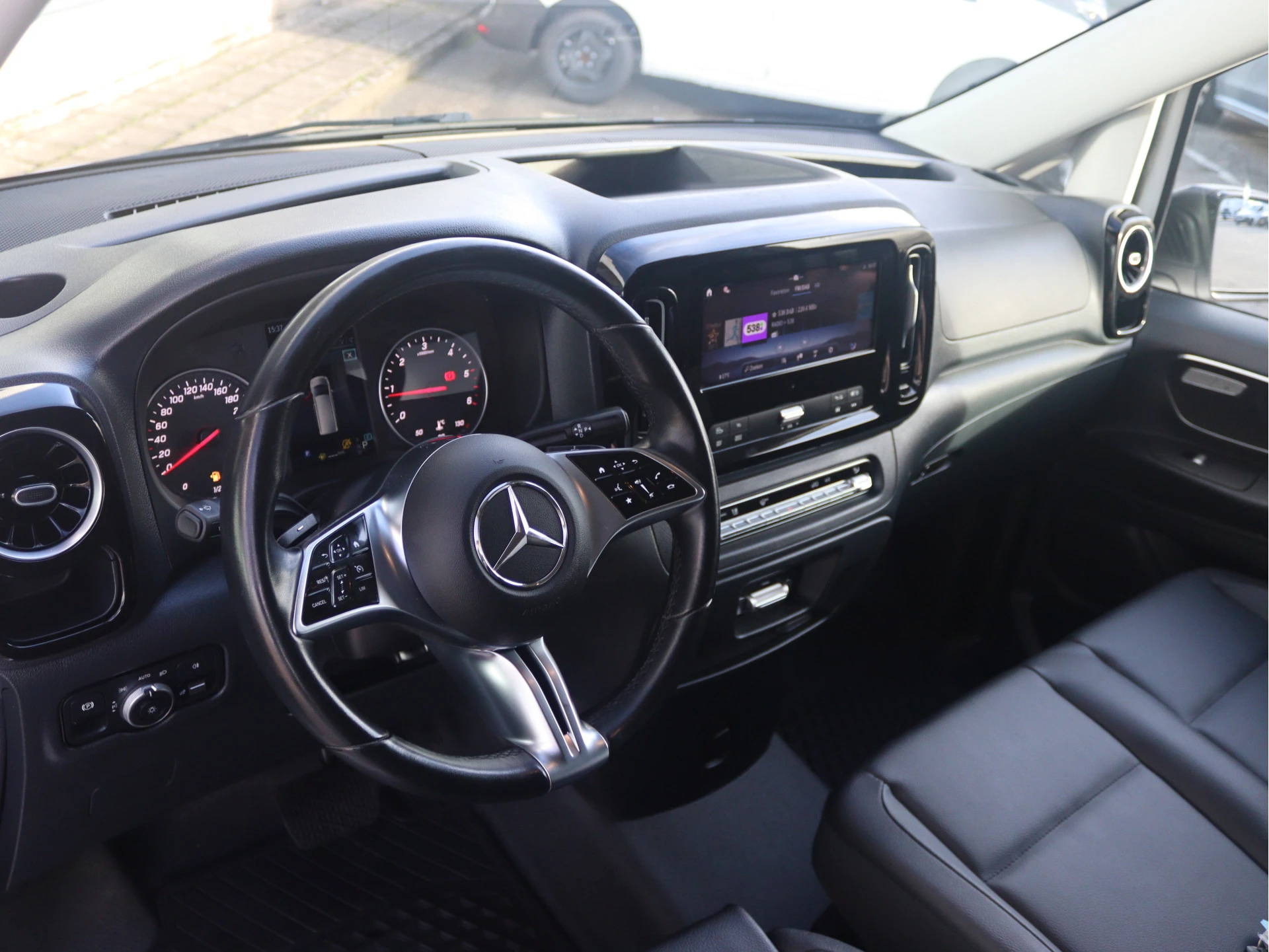 Mercedes-Benz-Vito-image-3