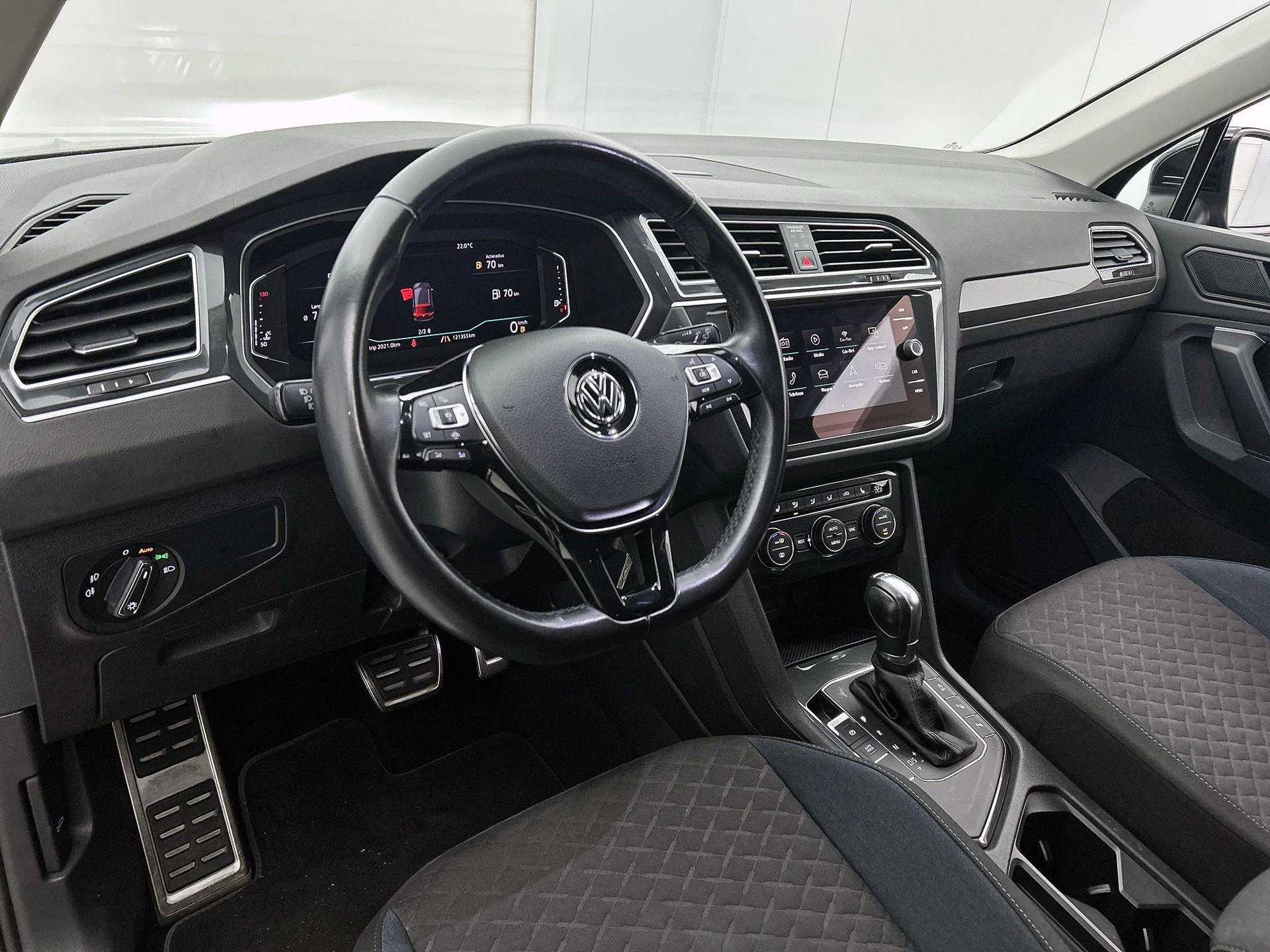 Volkswagen-Tiguan-image-19