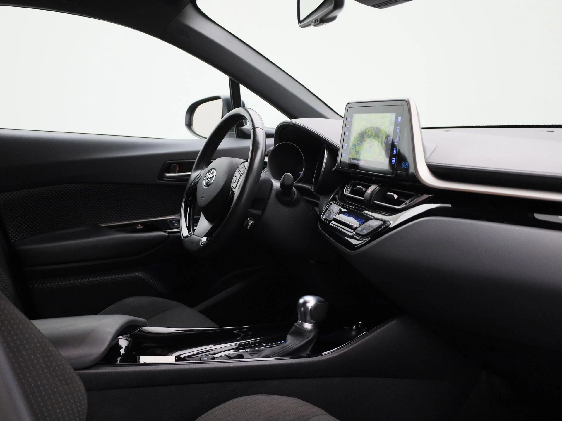 Toyota-C-HR-image-30