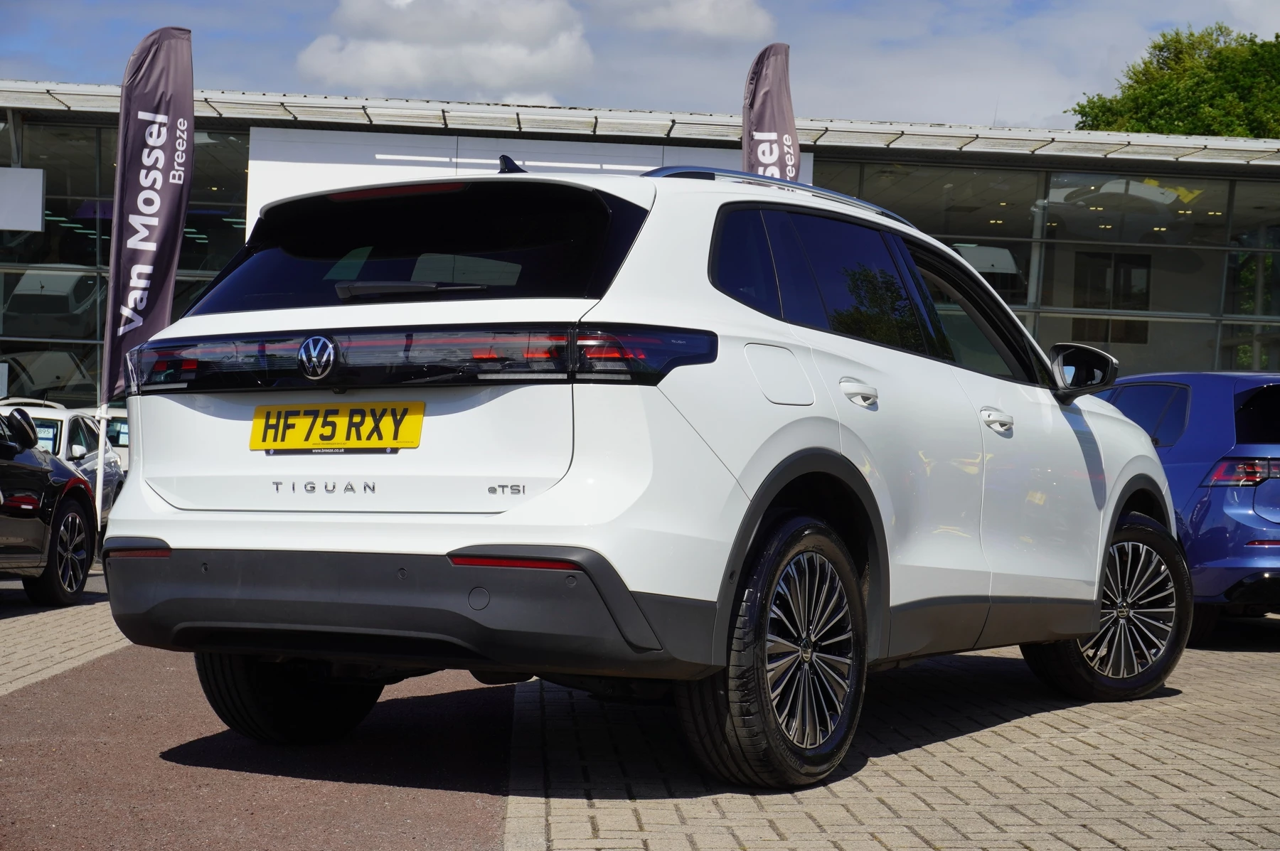 Volkswagen-Tiguan-image-18
