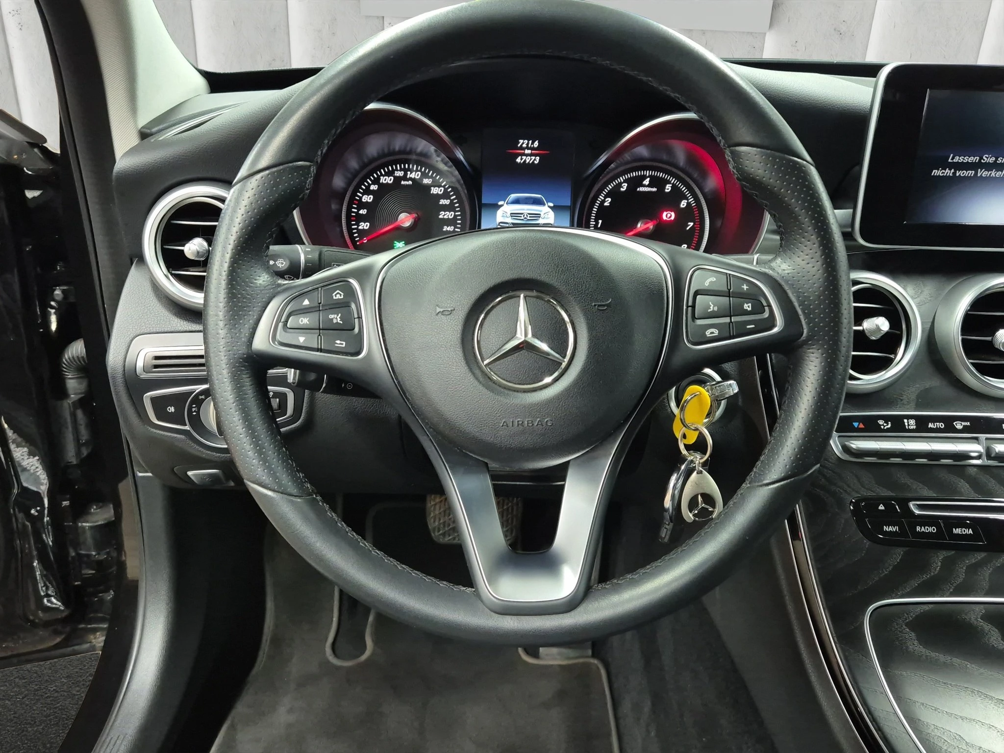 Mercedes-Benz-C-Klasse-image-12
