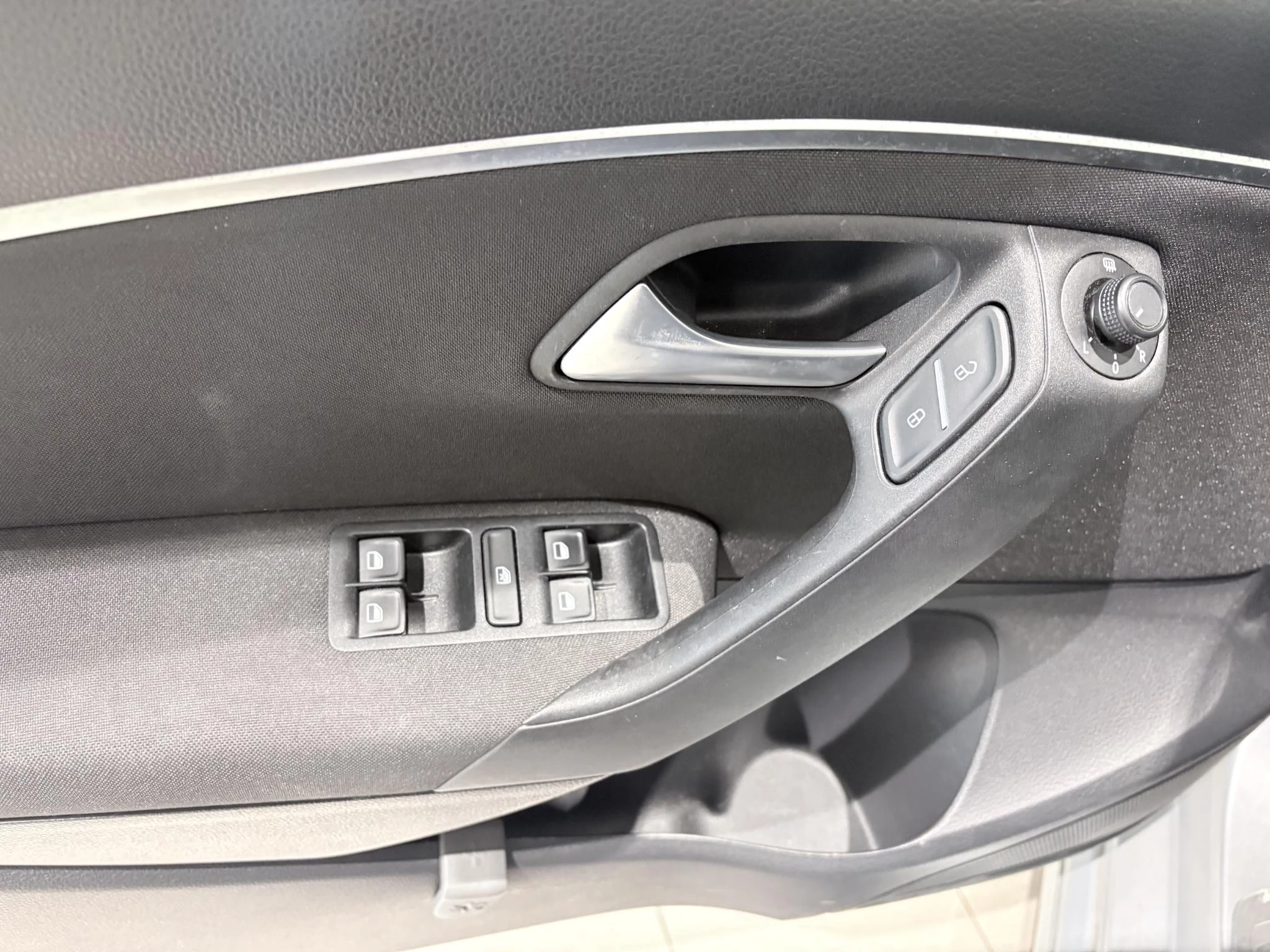 Volkswagen-Polo-image-11