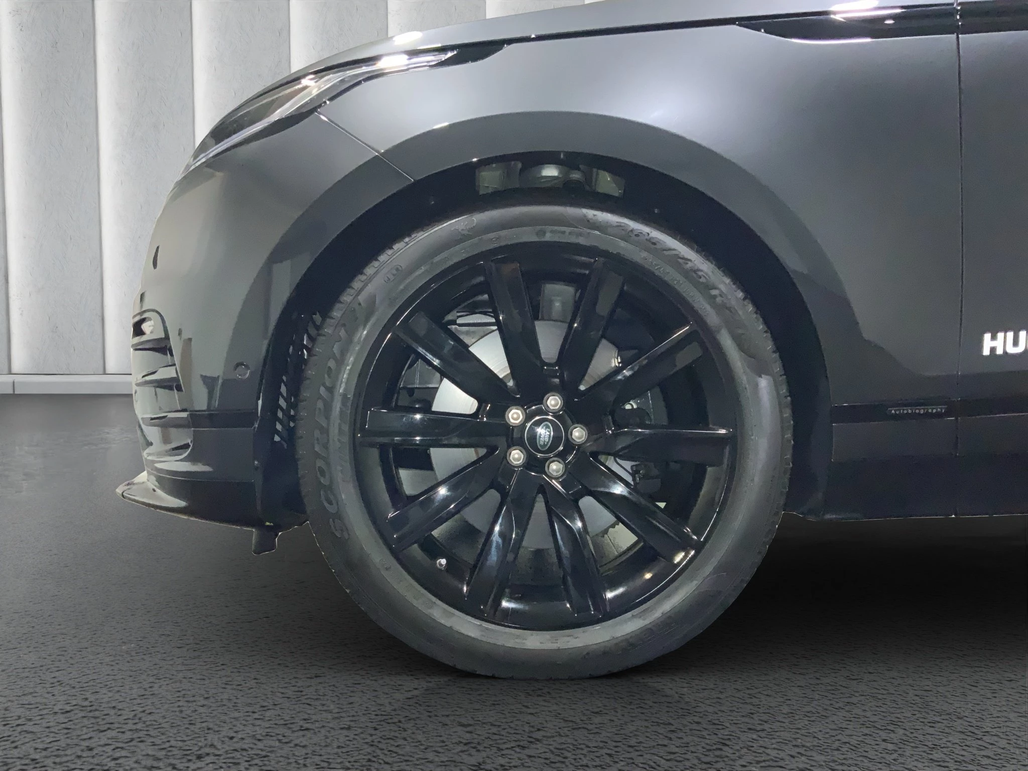 Land Rover-Range Rover Velar-image-5