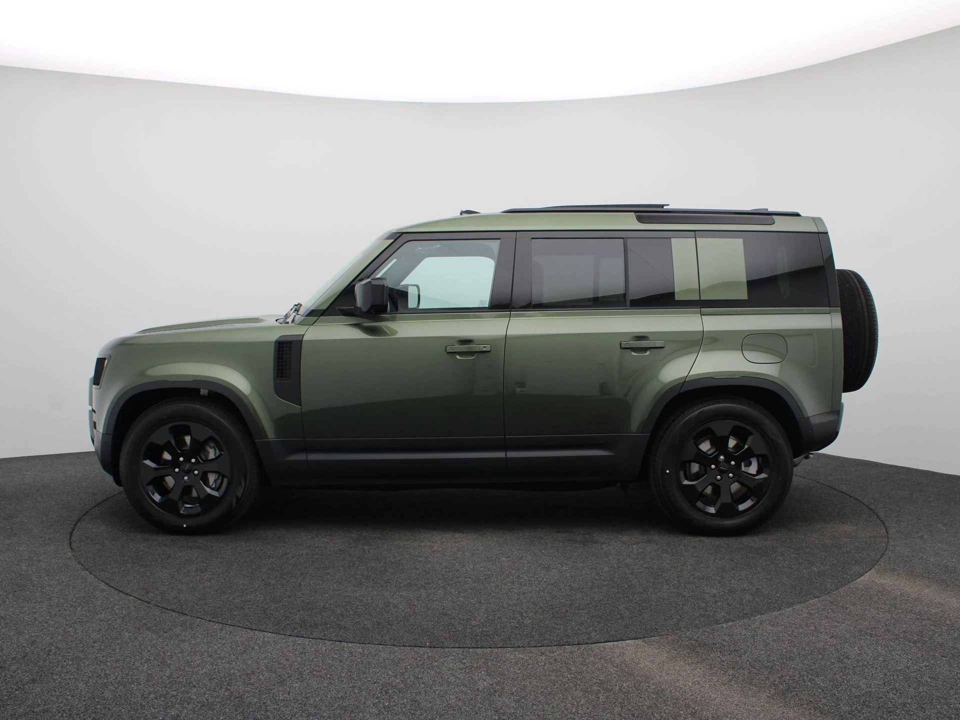 Land Rover-Defender-image-3