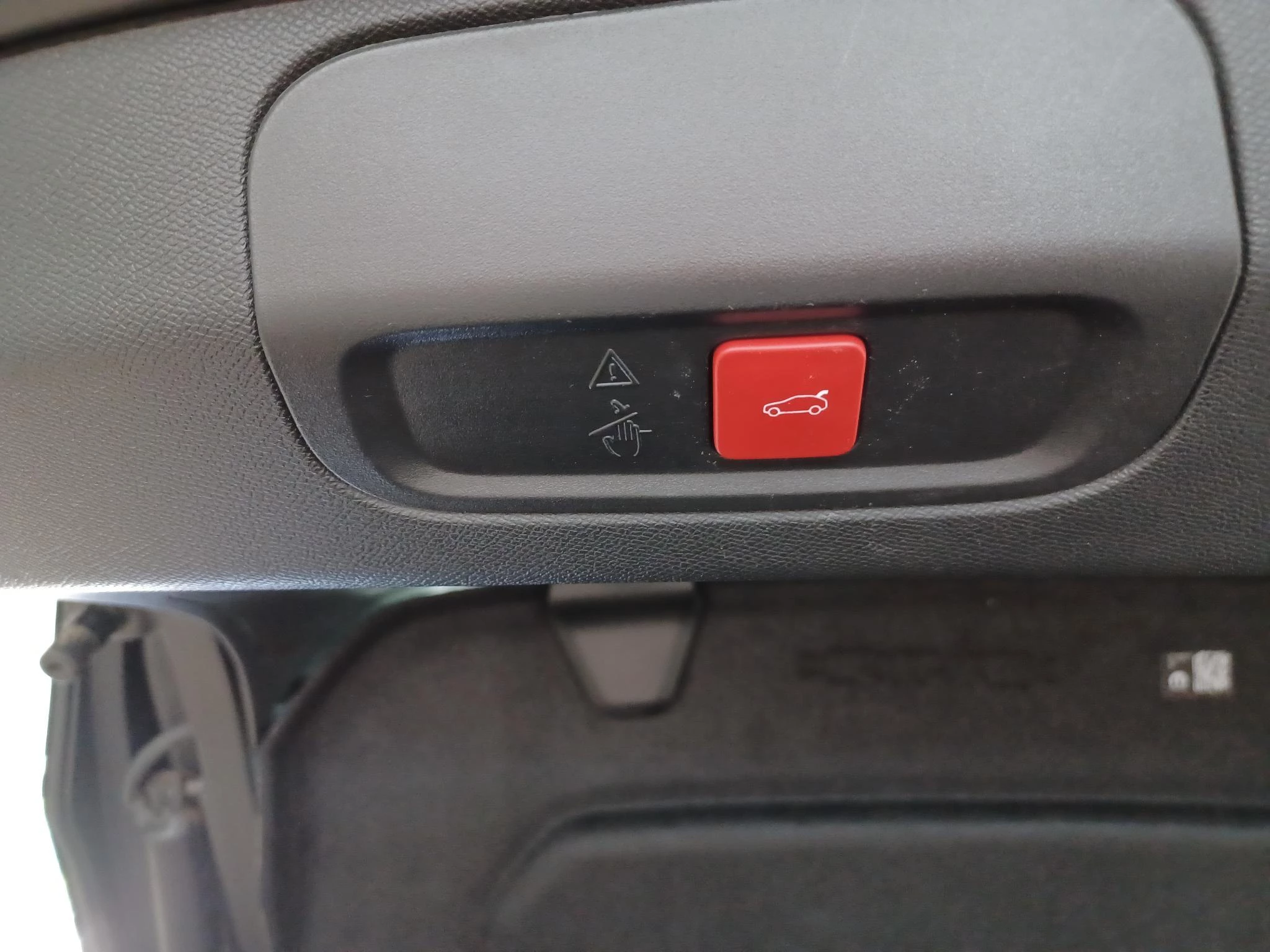 Peugeot-408-image-12