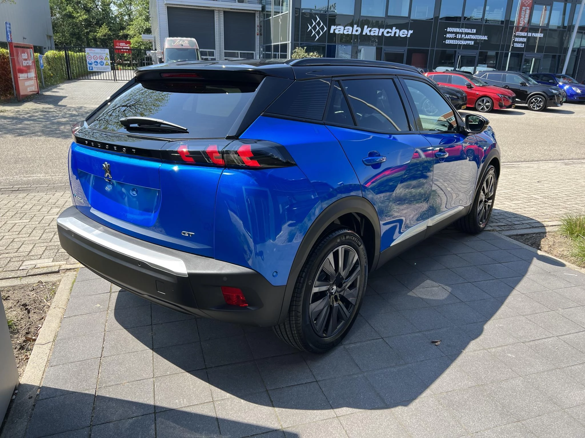 Peugeot-e-2008-image-3