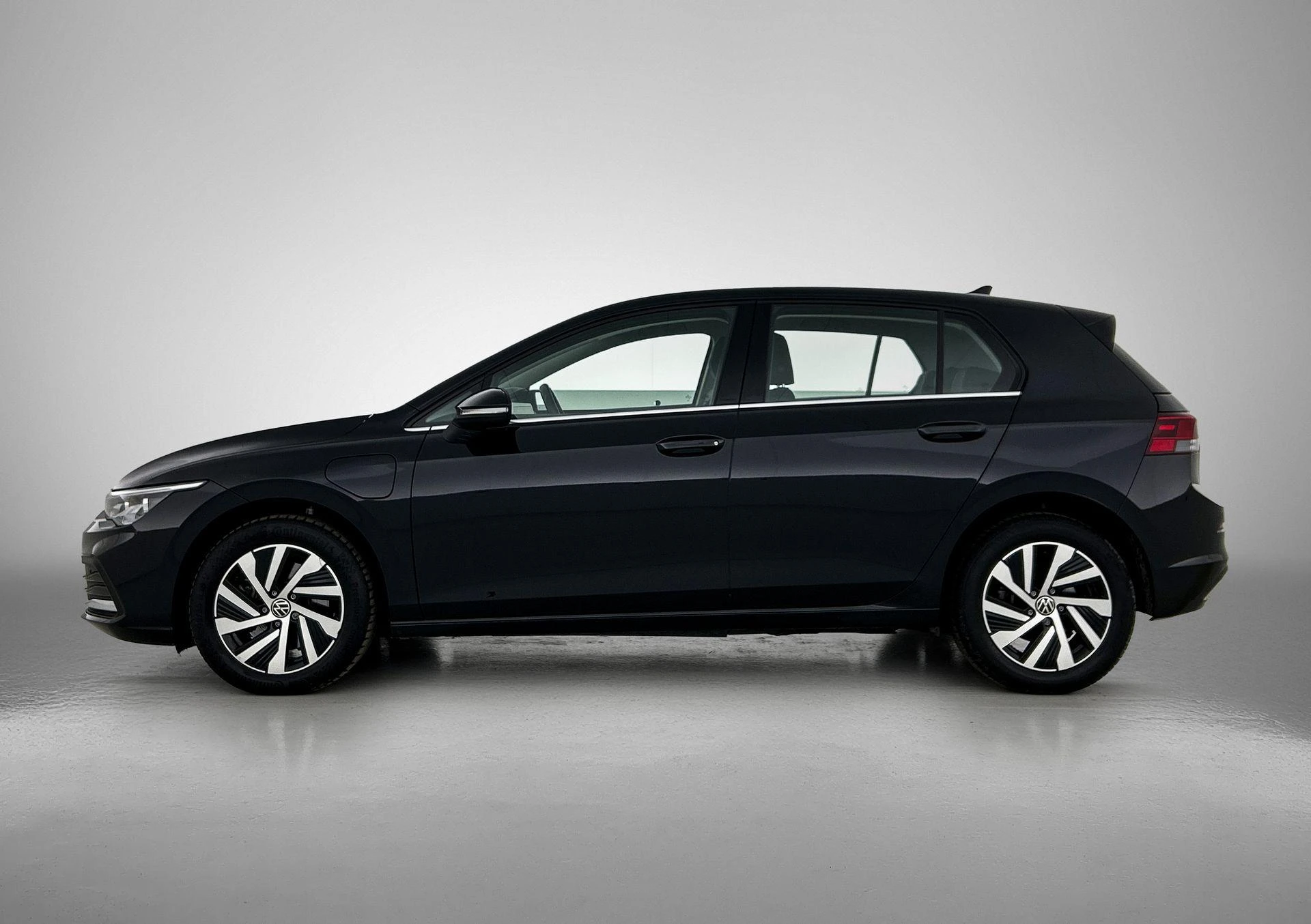 Volkswagen-Golf-image-1