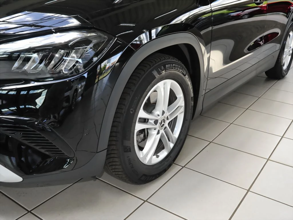 Mercedes-Benz-GLA 200-image-6