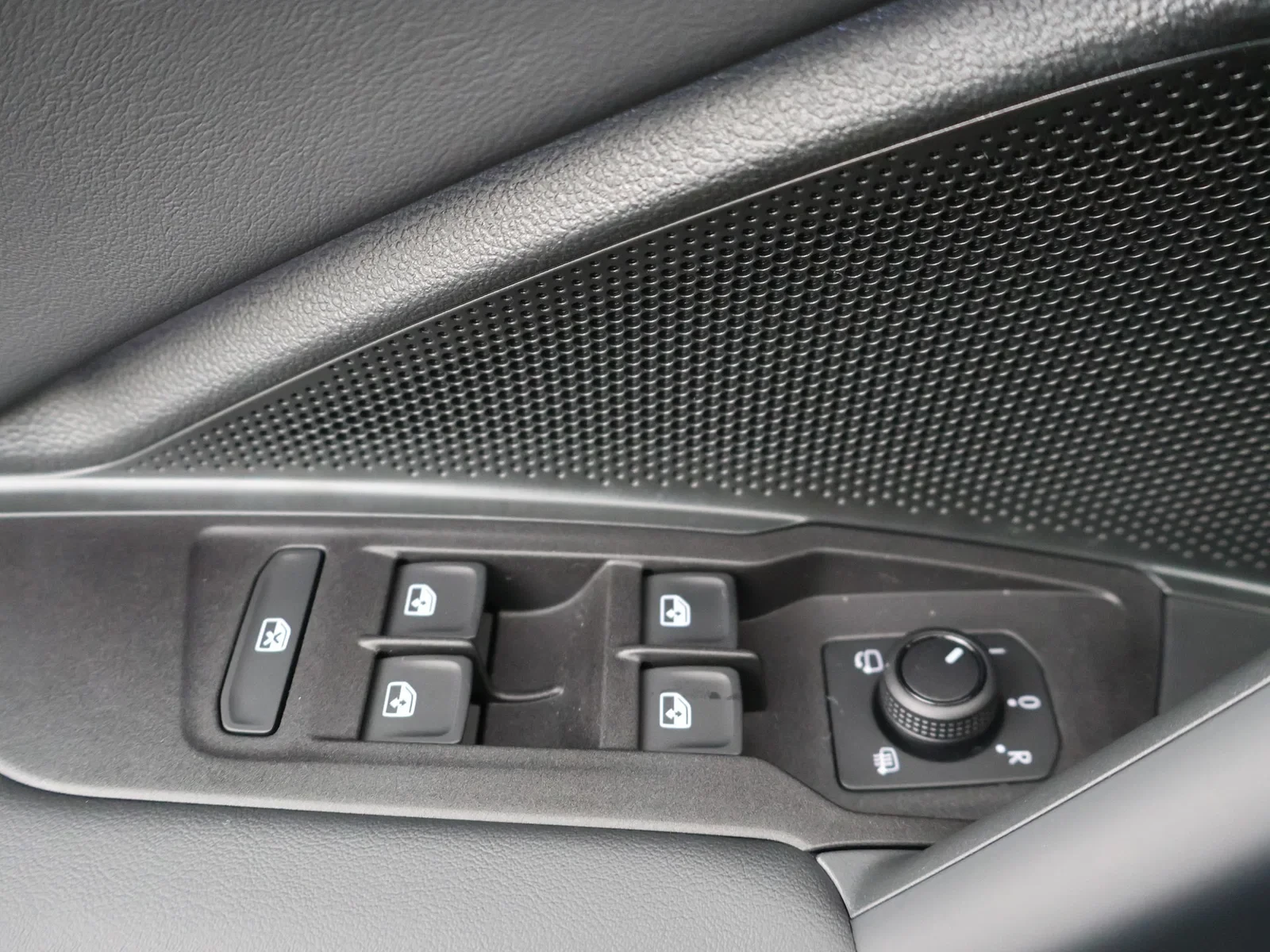 Volkswagen-Tiguan-image-18
