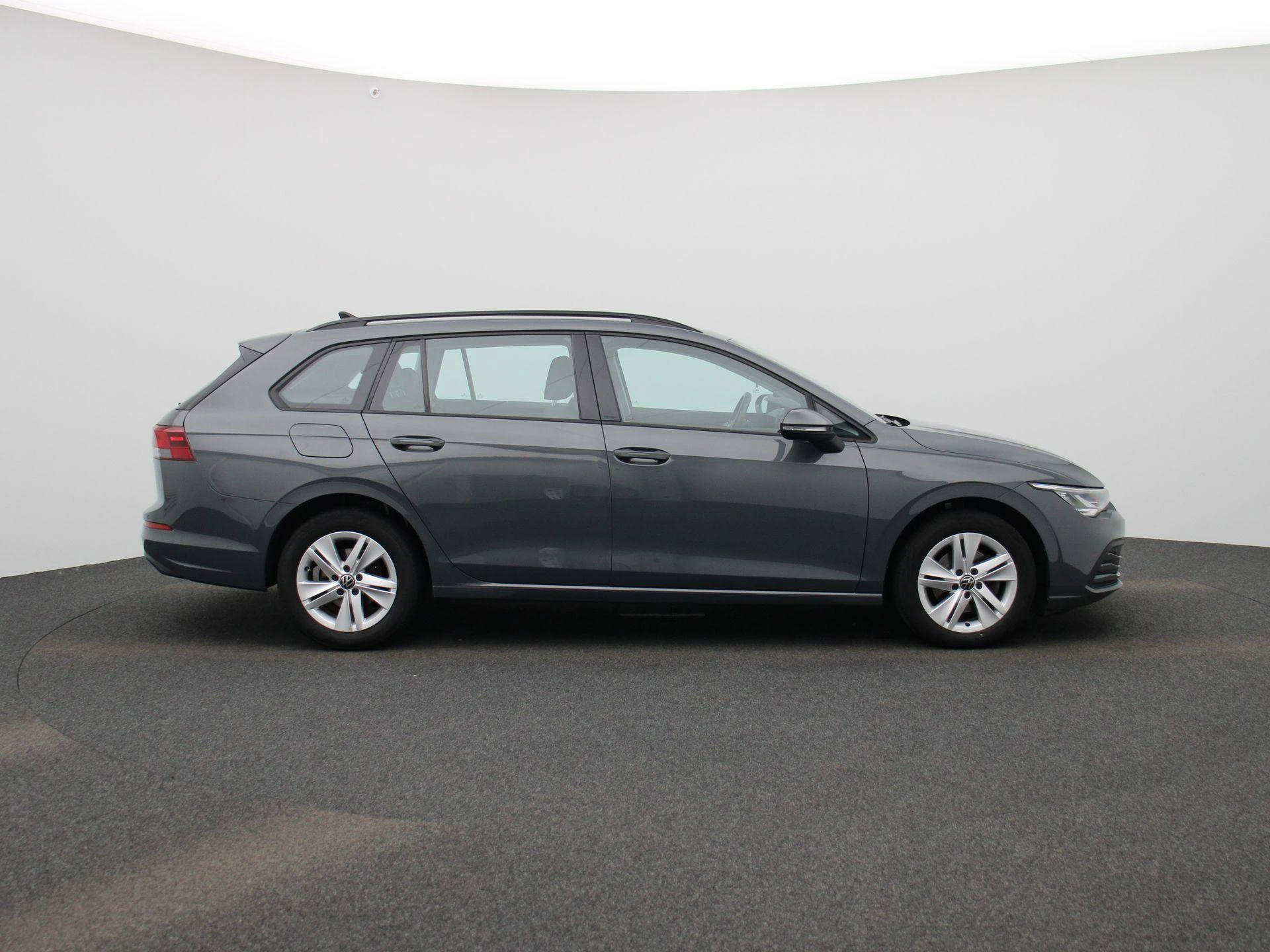 Volkswagen-Golf-image-5