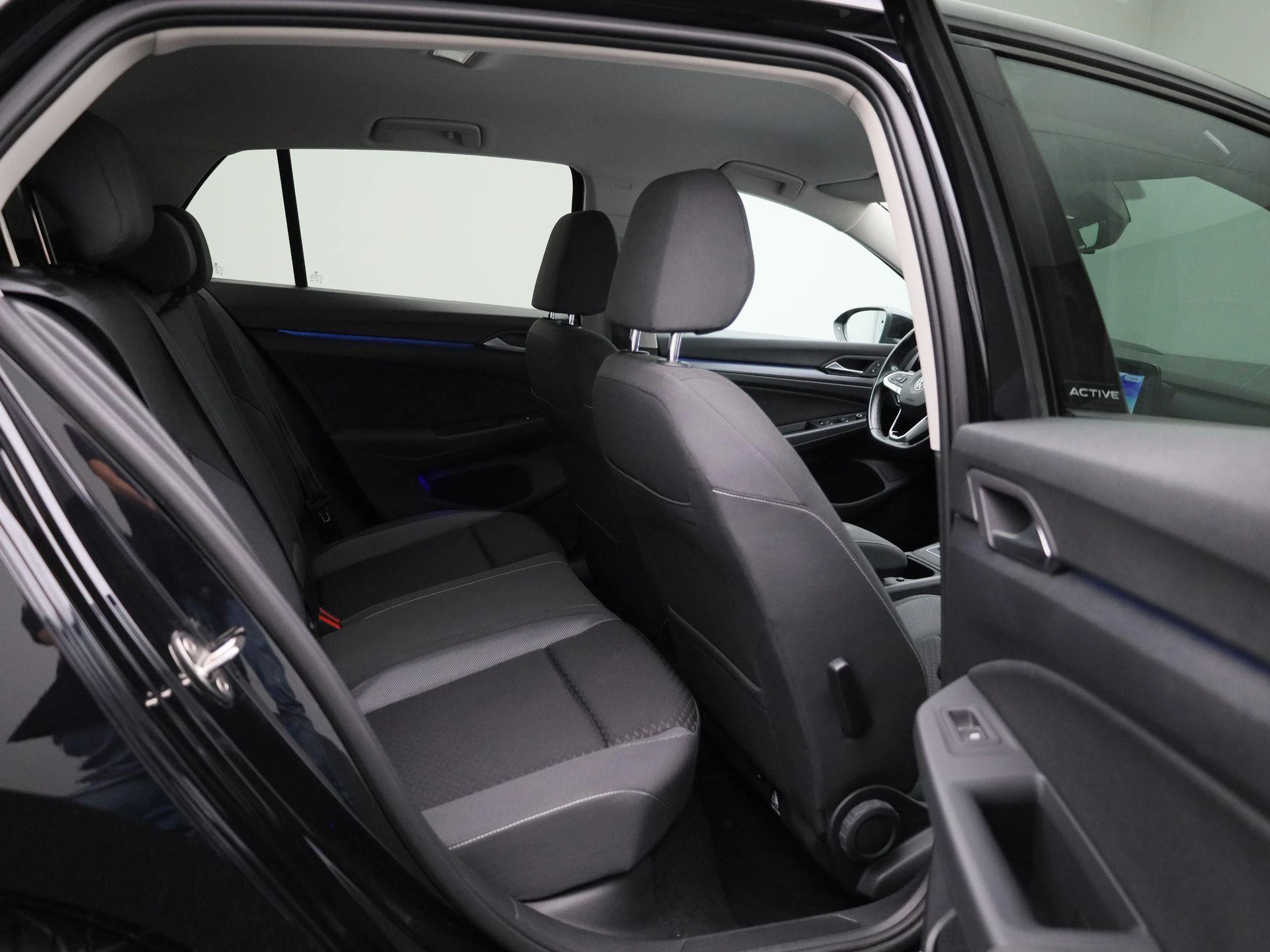 Volkswagen-Golf-image-34