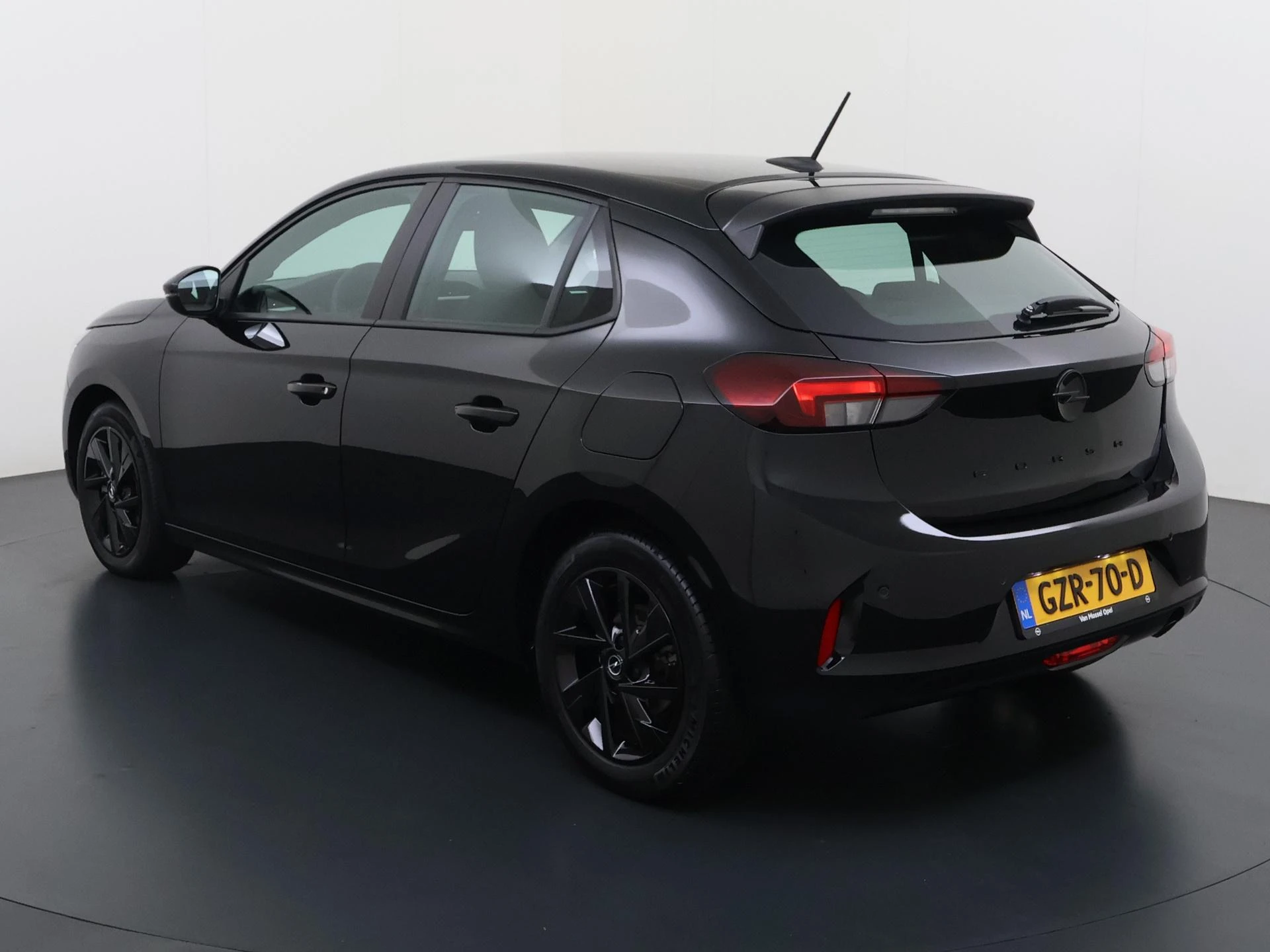 Opel-Corsa-image-1