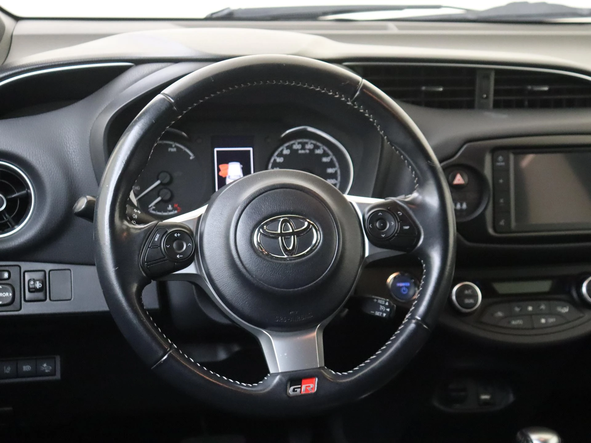 Toyota-Yaris-image-9