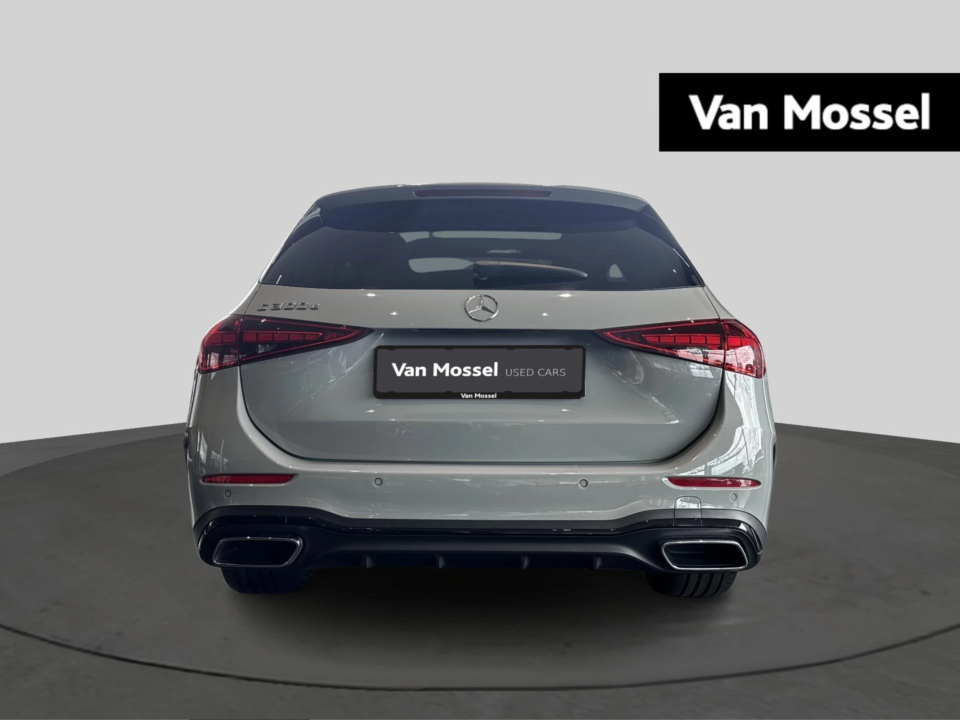 Mercedes-Benz-C-Klasse-image-2