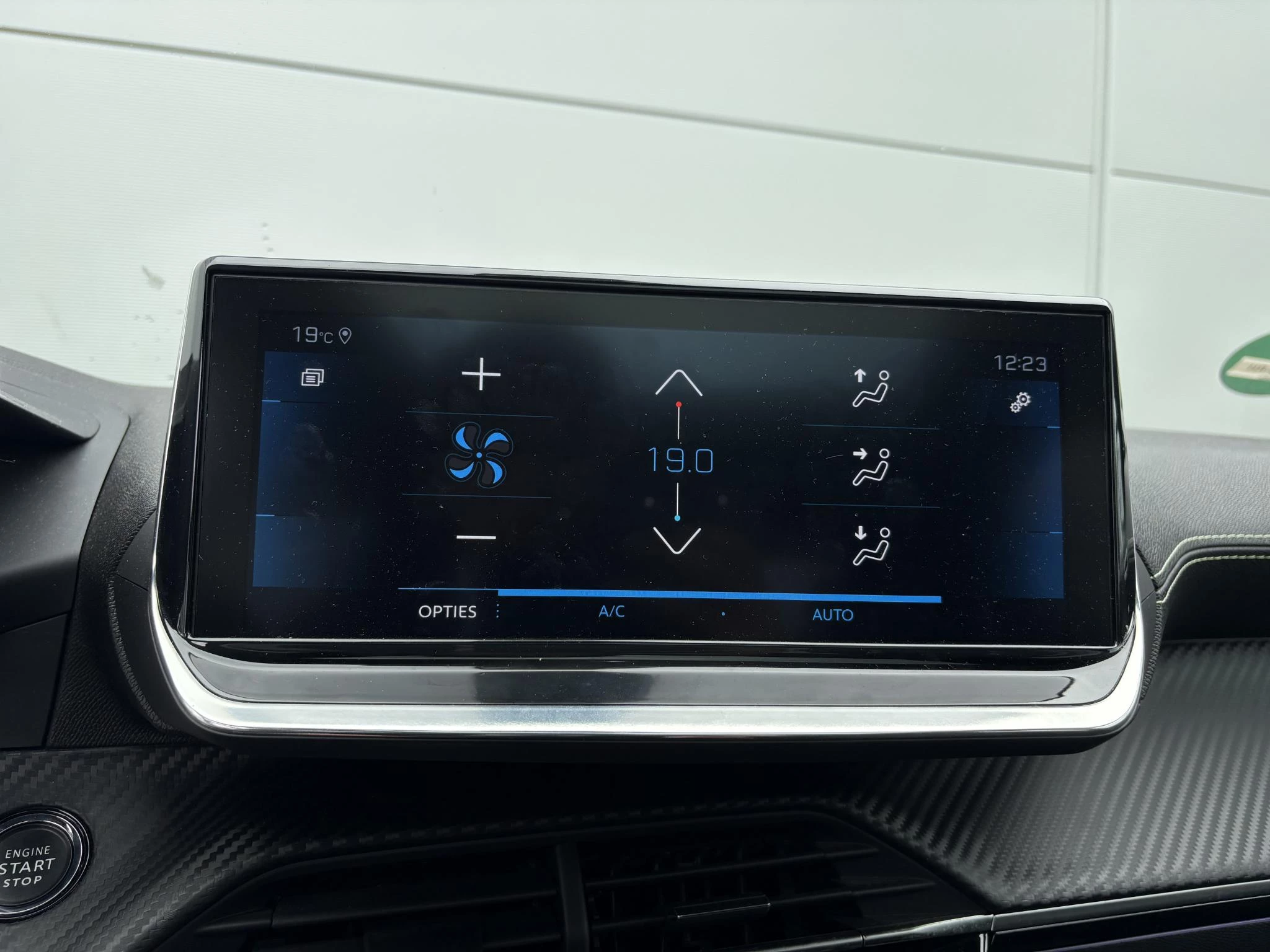 Peugeot-208-image-22