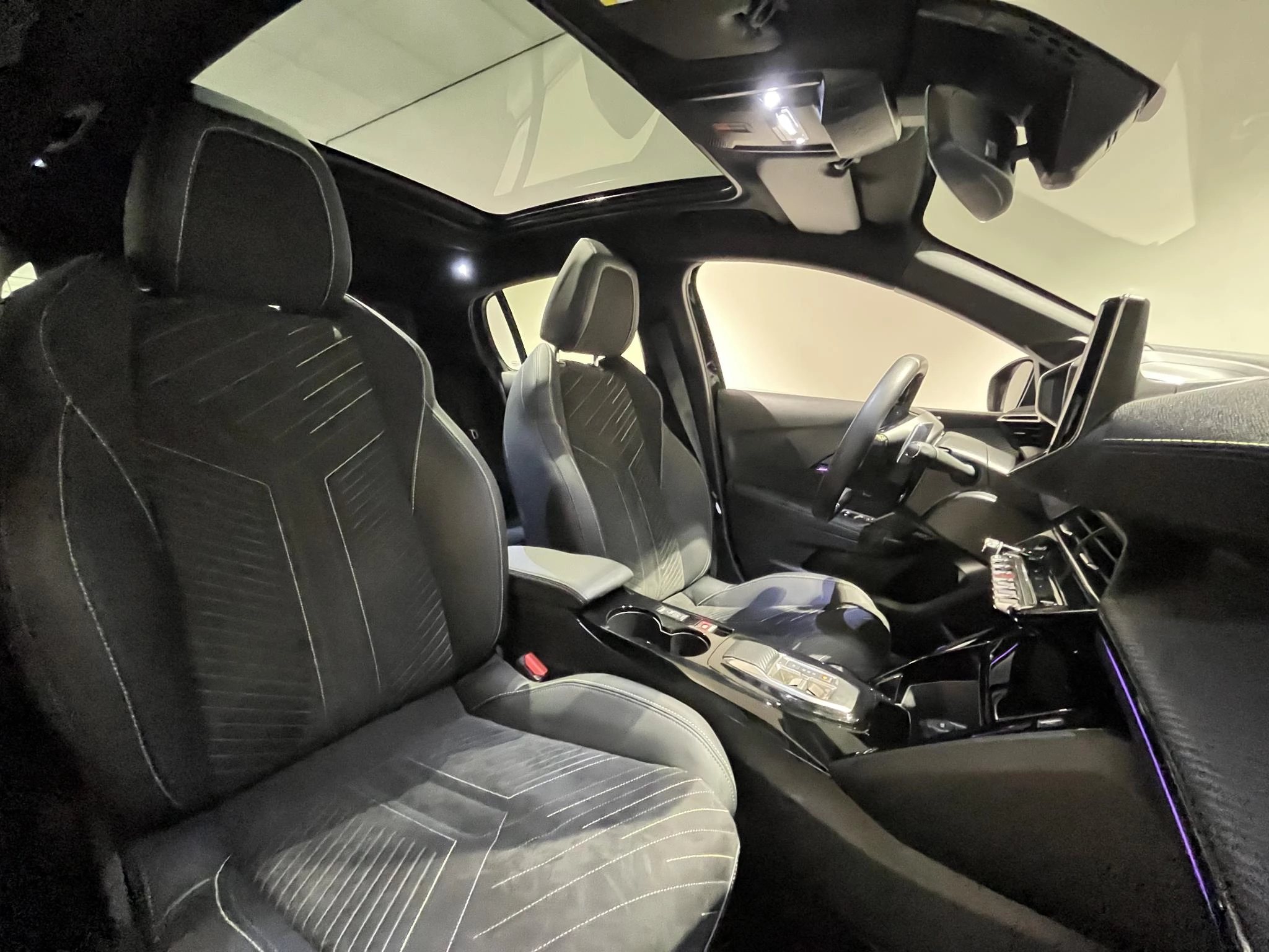 Peugeot-208-image-19