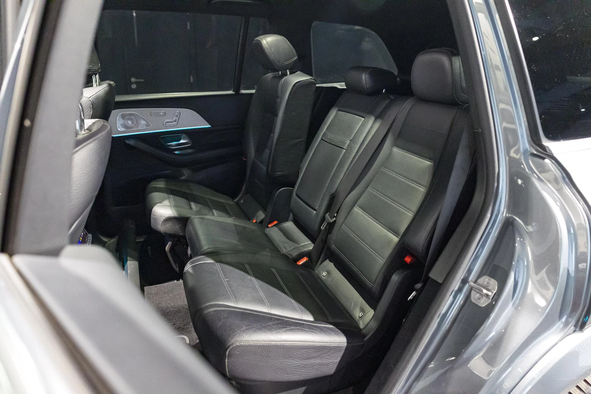 Mercedes-Benz-GLS-image-25