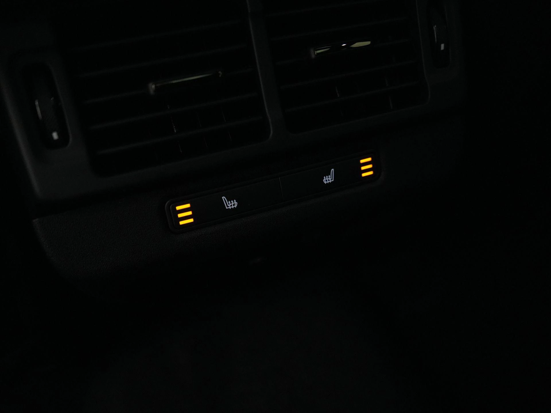 Land Rover-Range Rover Evoque-image-36