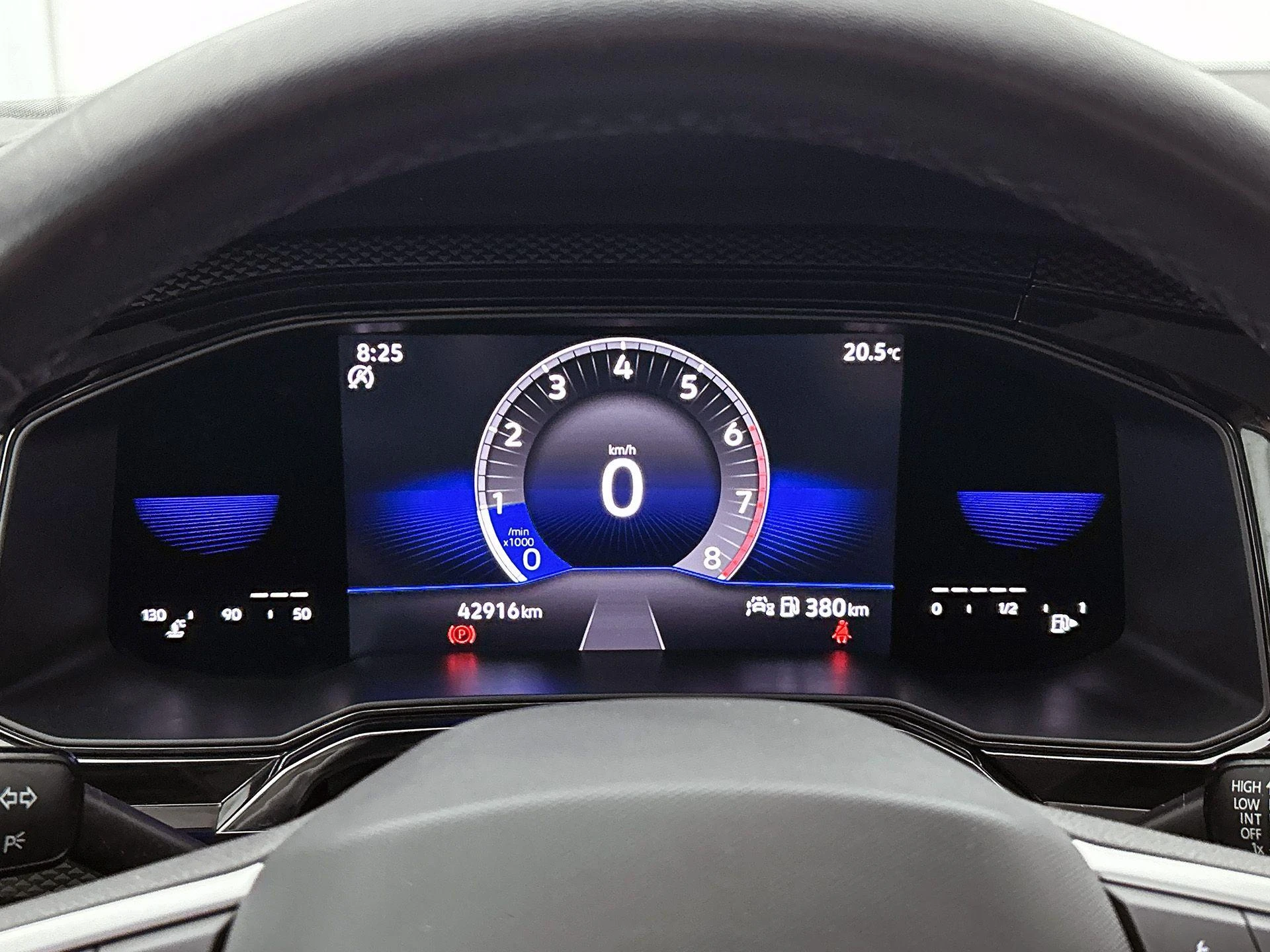Volkswagen-Polo-image-8