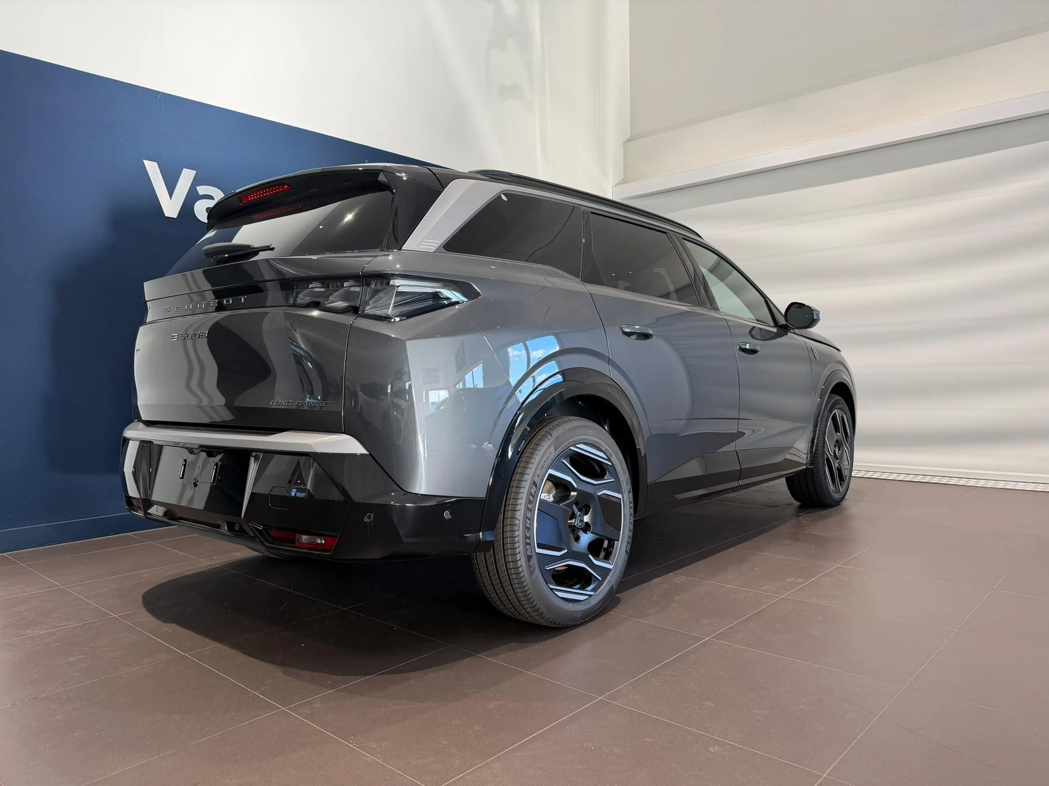 Peugeot-e-5008-image-1