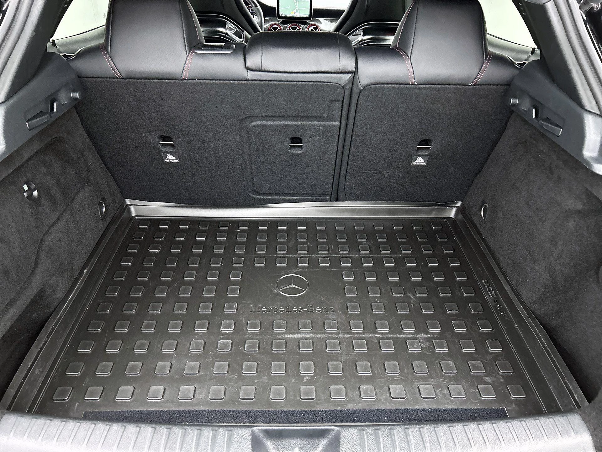 Mercedes-Benz-GLA-image-28