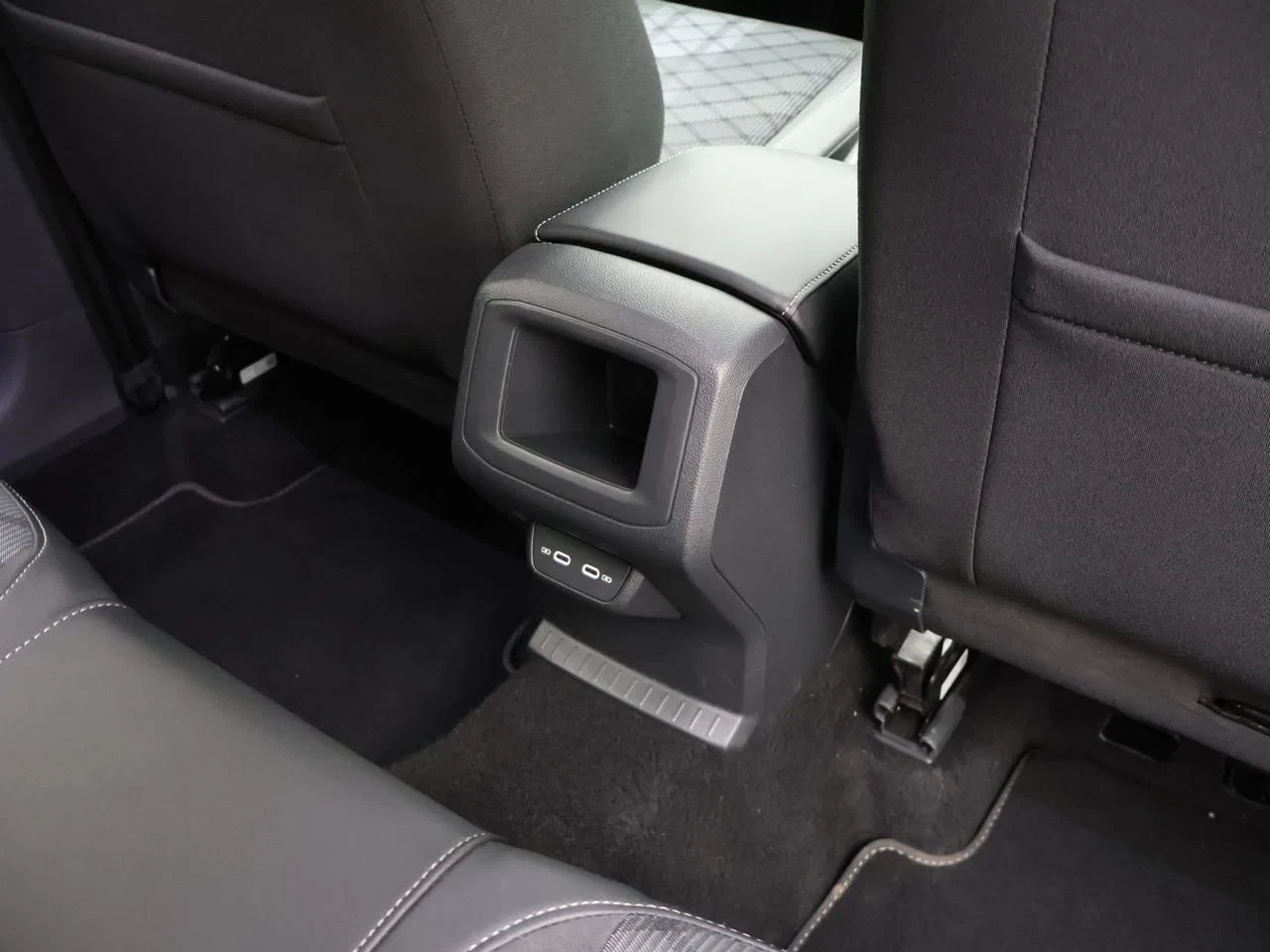 Volkswagen-T-Cross-image-11
