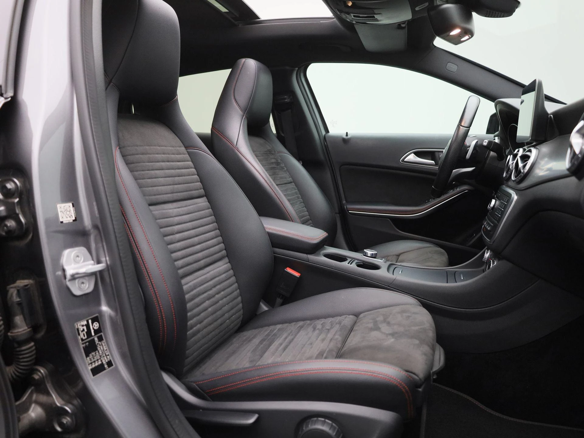 Mercedes-Benz-GLA-image-31