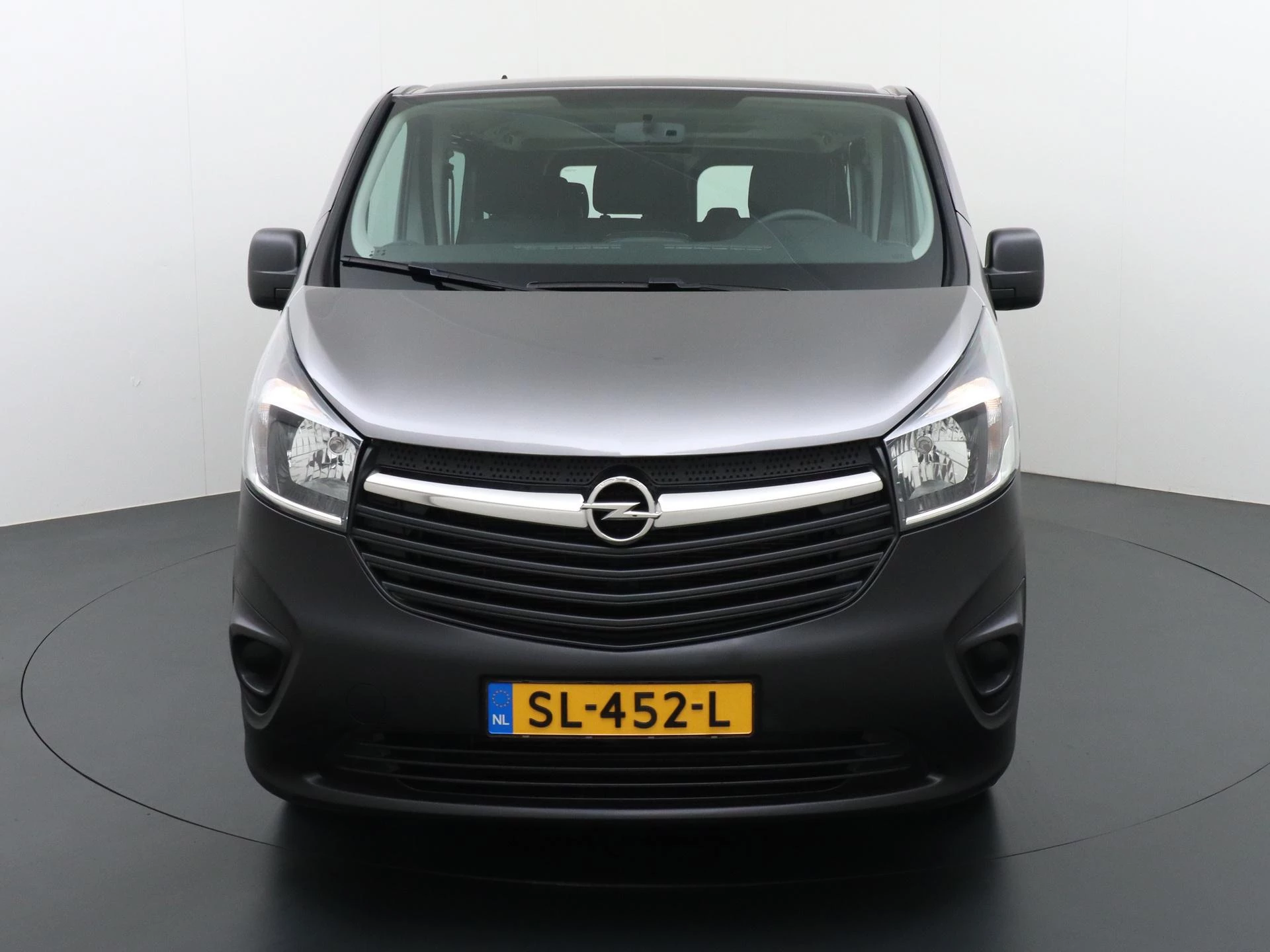 Opel-Vivaro-image-2