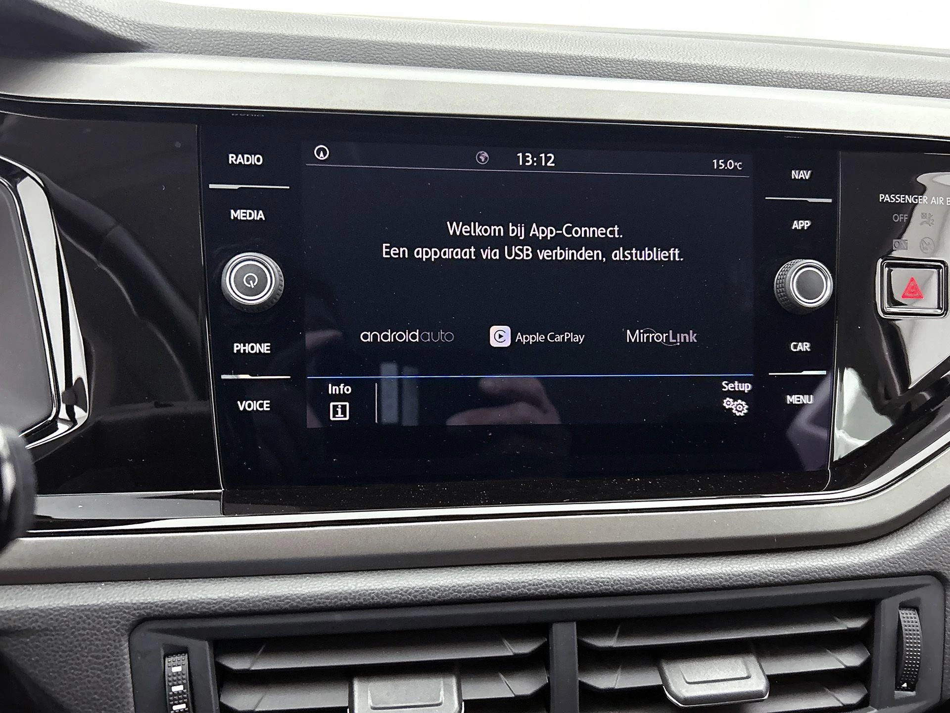 Volkswagen-Polo-image-16
