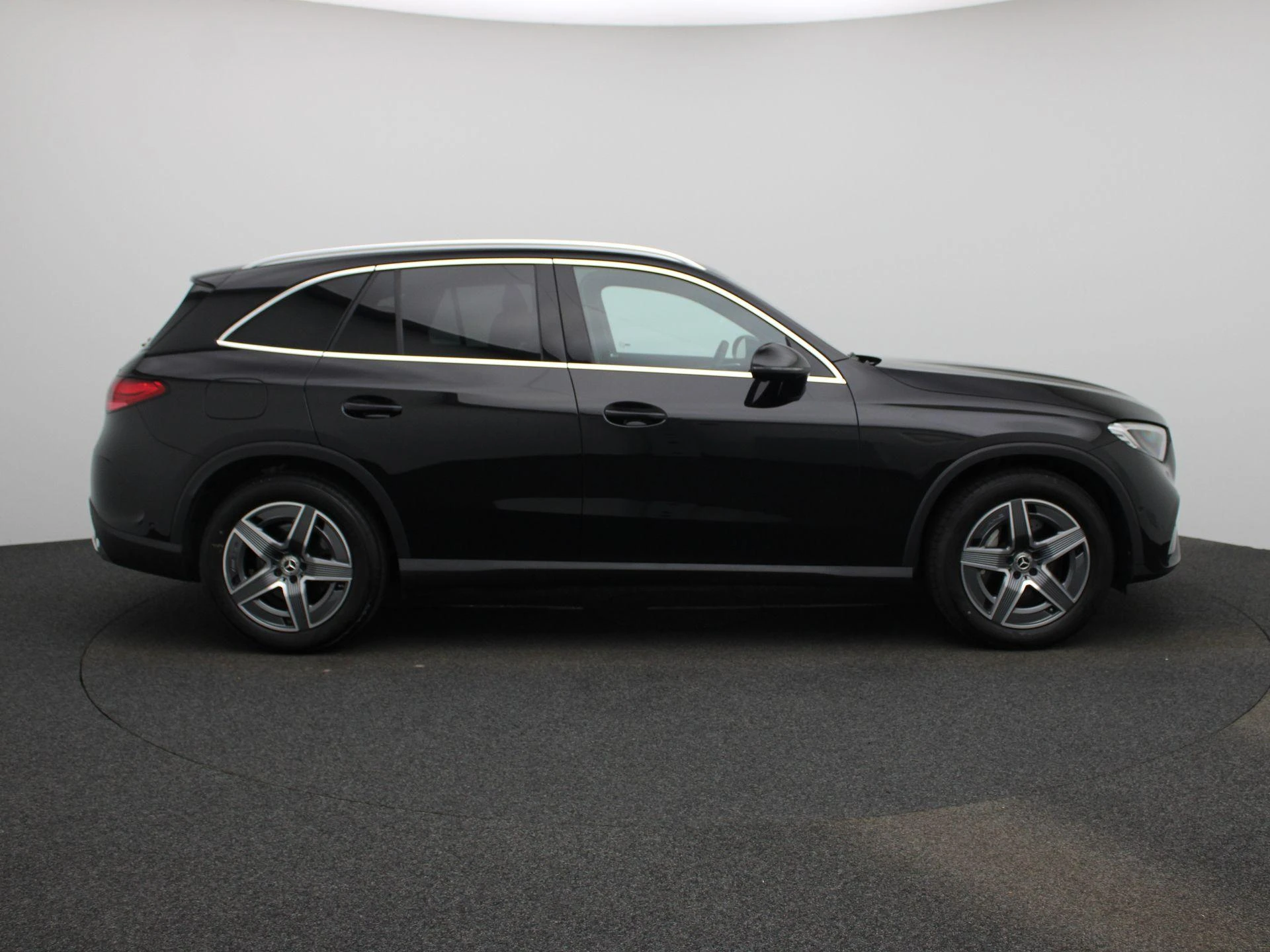 Mercedes-Benz-GLC-image-5