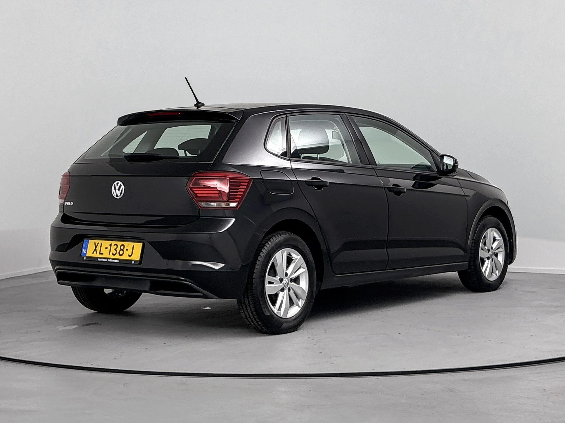 Volkswagen-Polo-image-3