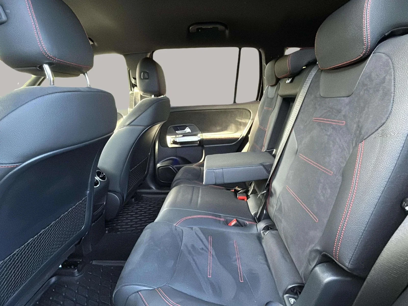 Mercedes-Benz-EQB-image-21