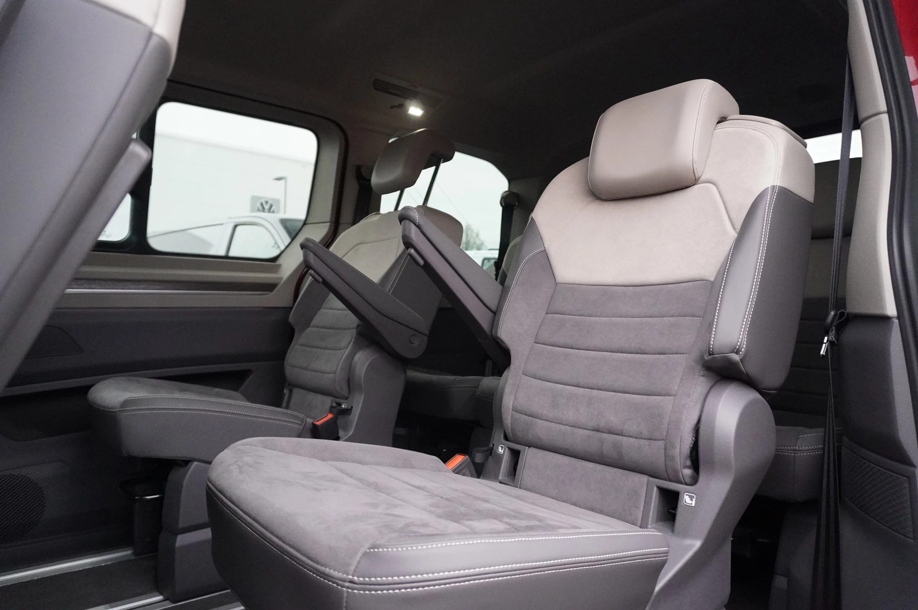 Volkswagen-Multivan-image-46