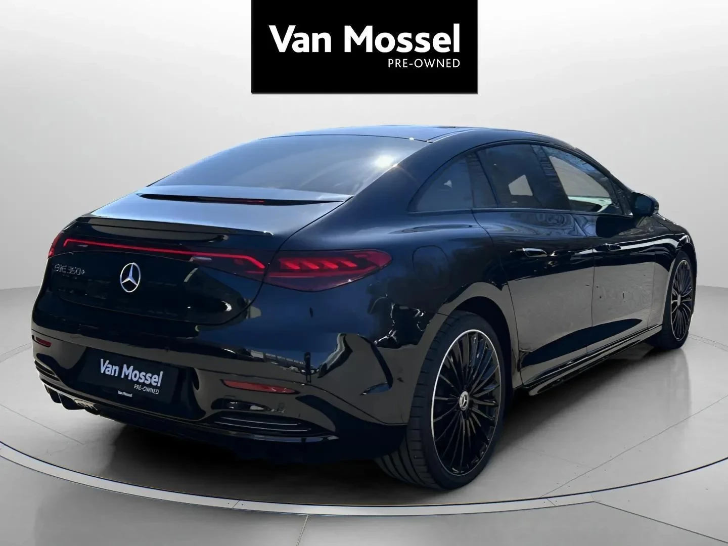 Mercedes-Benz-EQE-image-4