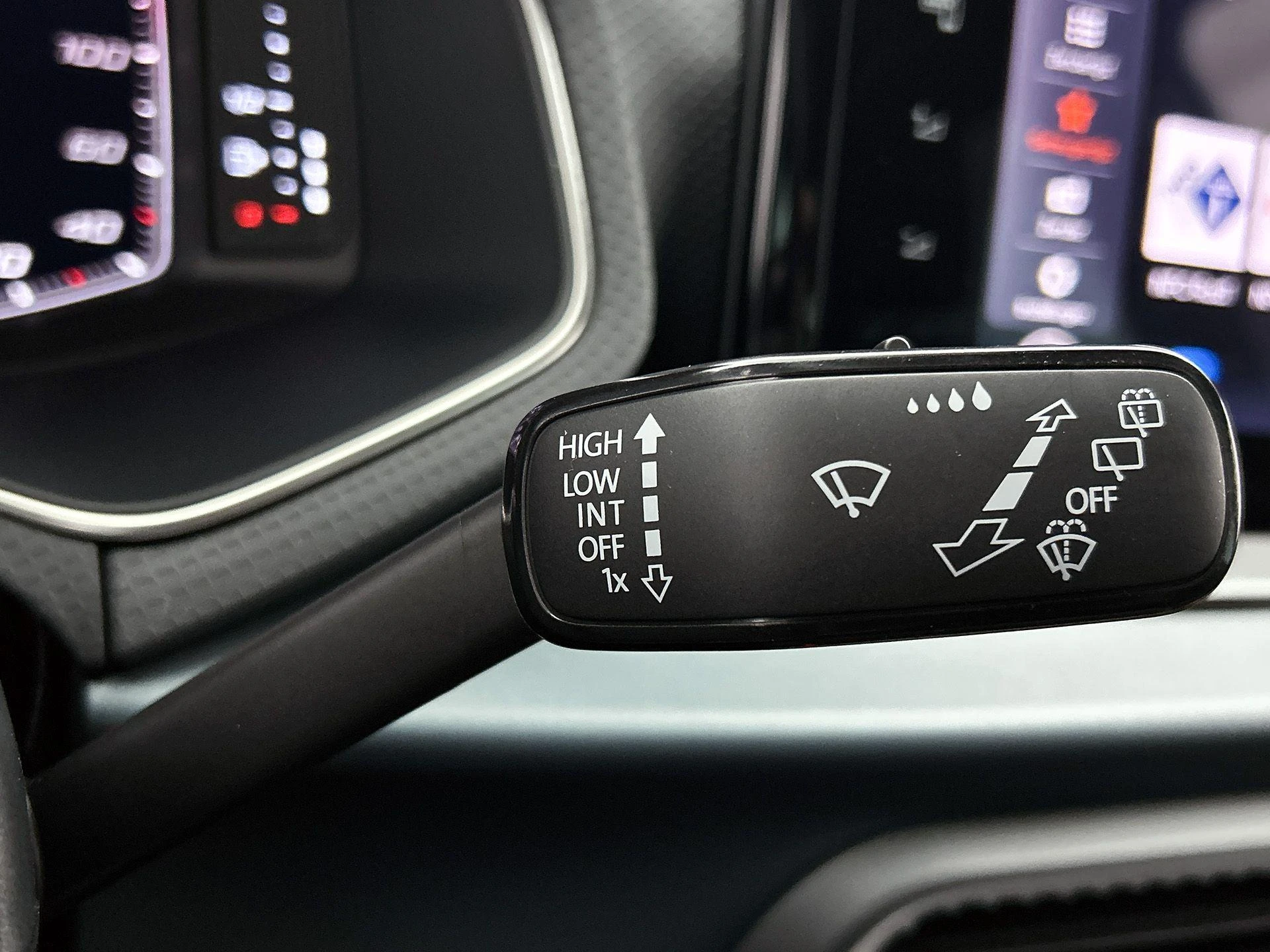 SEAT-Arona-image-9